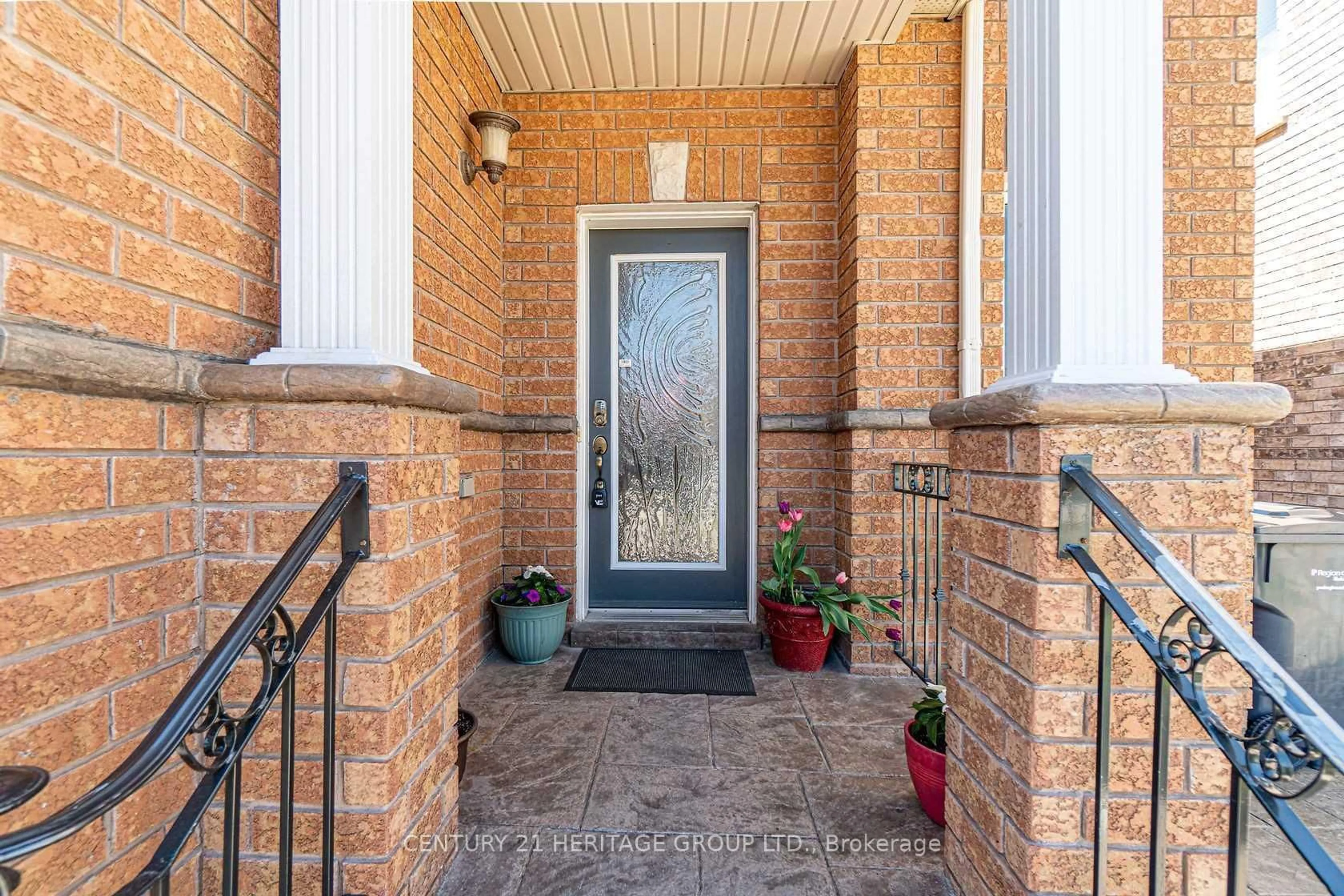 Indoor entryway for 92 Sewells Lane, Brampton Ontario L7A 2Z7