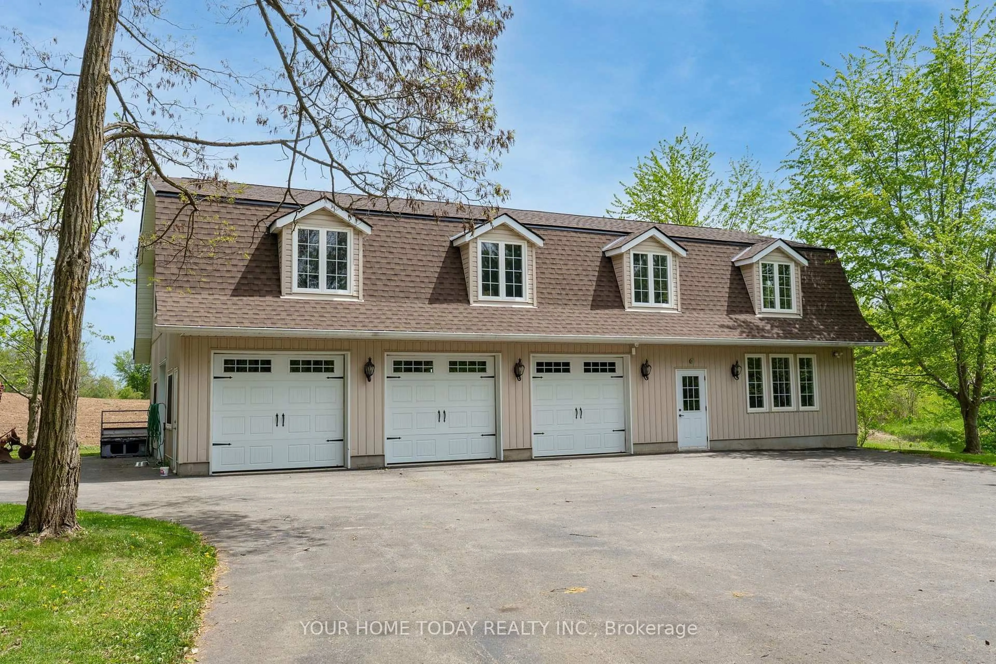 Indoor garage for 12609 Fifth Line, Halton Hills Ontario L0P 1H0