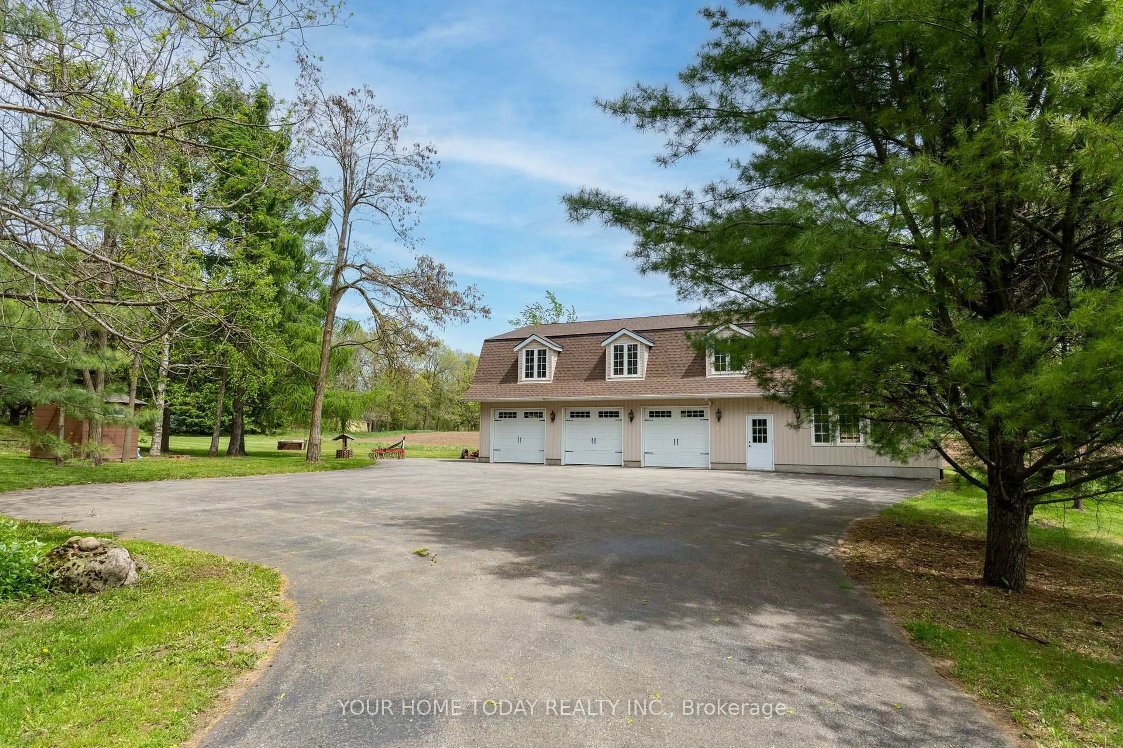 A pic from outside/outdoor area/front of a property/back of a property/a pic from drone, street for 12609 Fifth Line, Halton Hills Ontario L0P 1H0