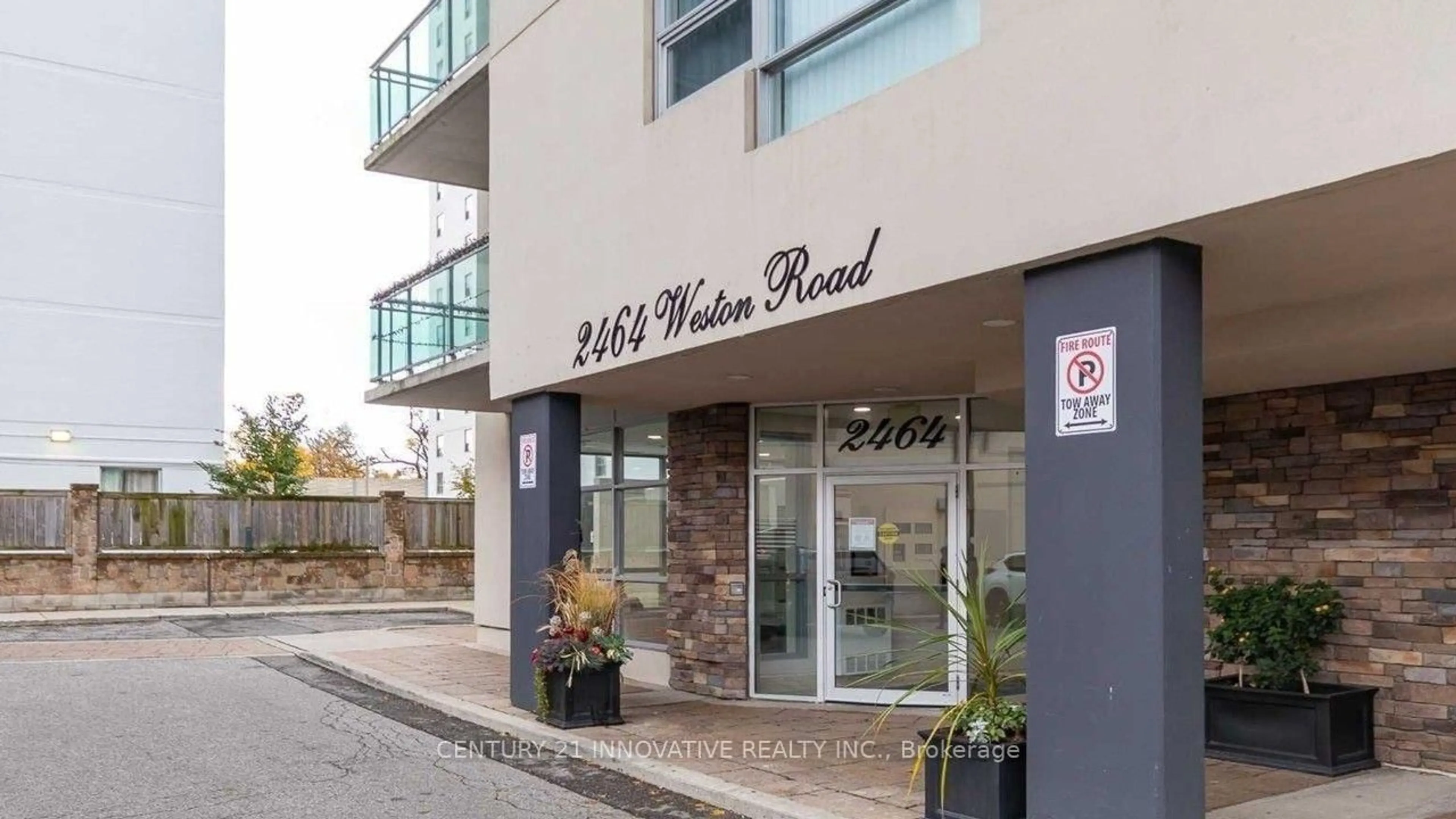 Indoor foyer for 2464 Weston Rd #201, Toronto Ontario M9N 0A2