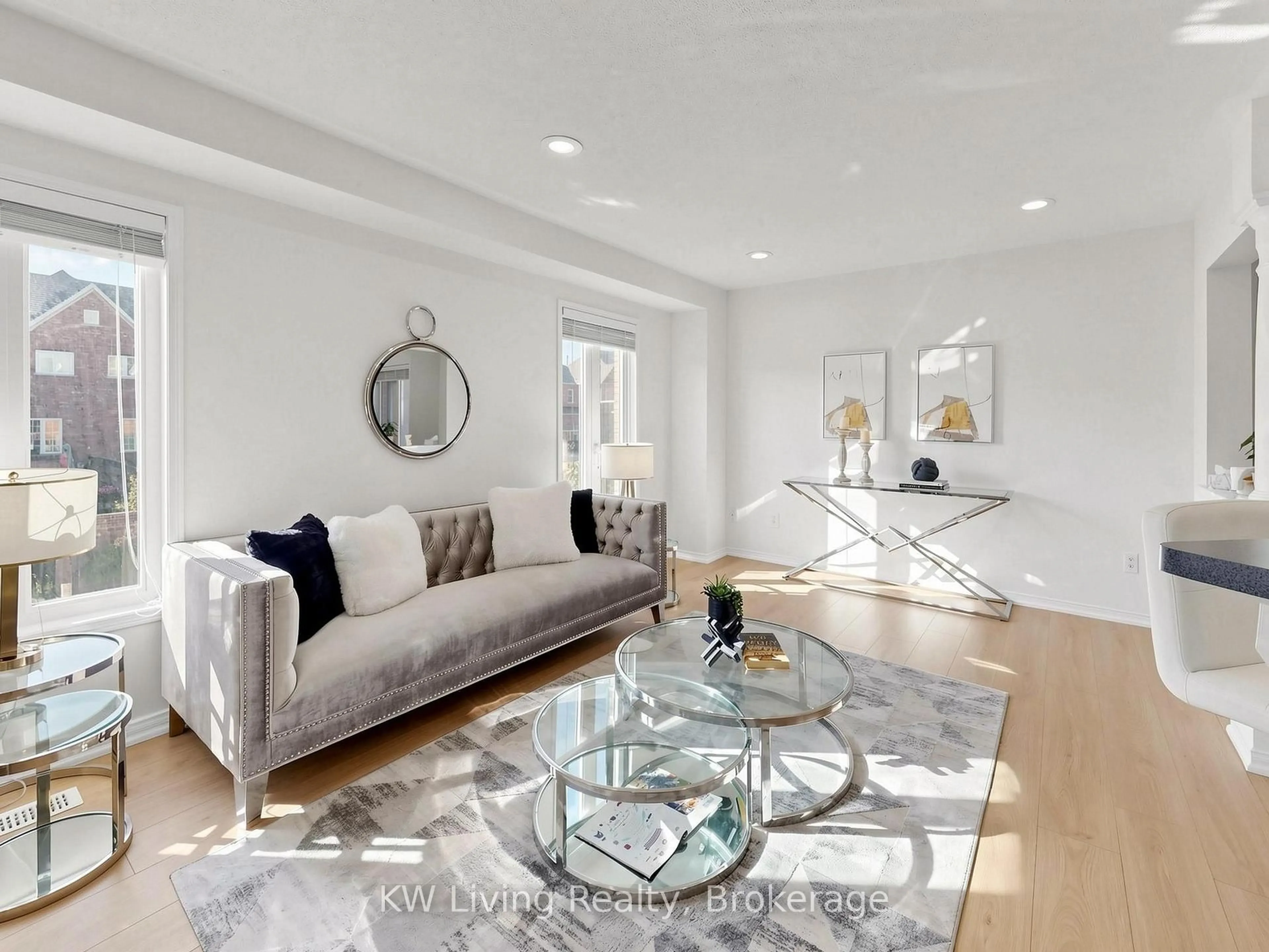 Living room with furniture, unknown for 3385 Southwick St, Mississauga Ontario L5M 7M1
