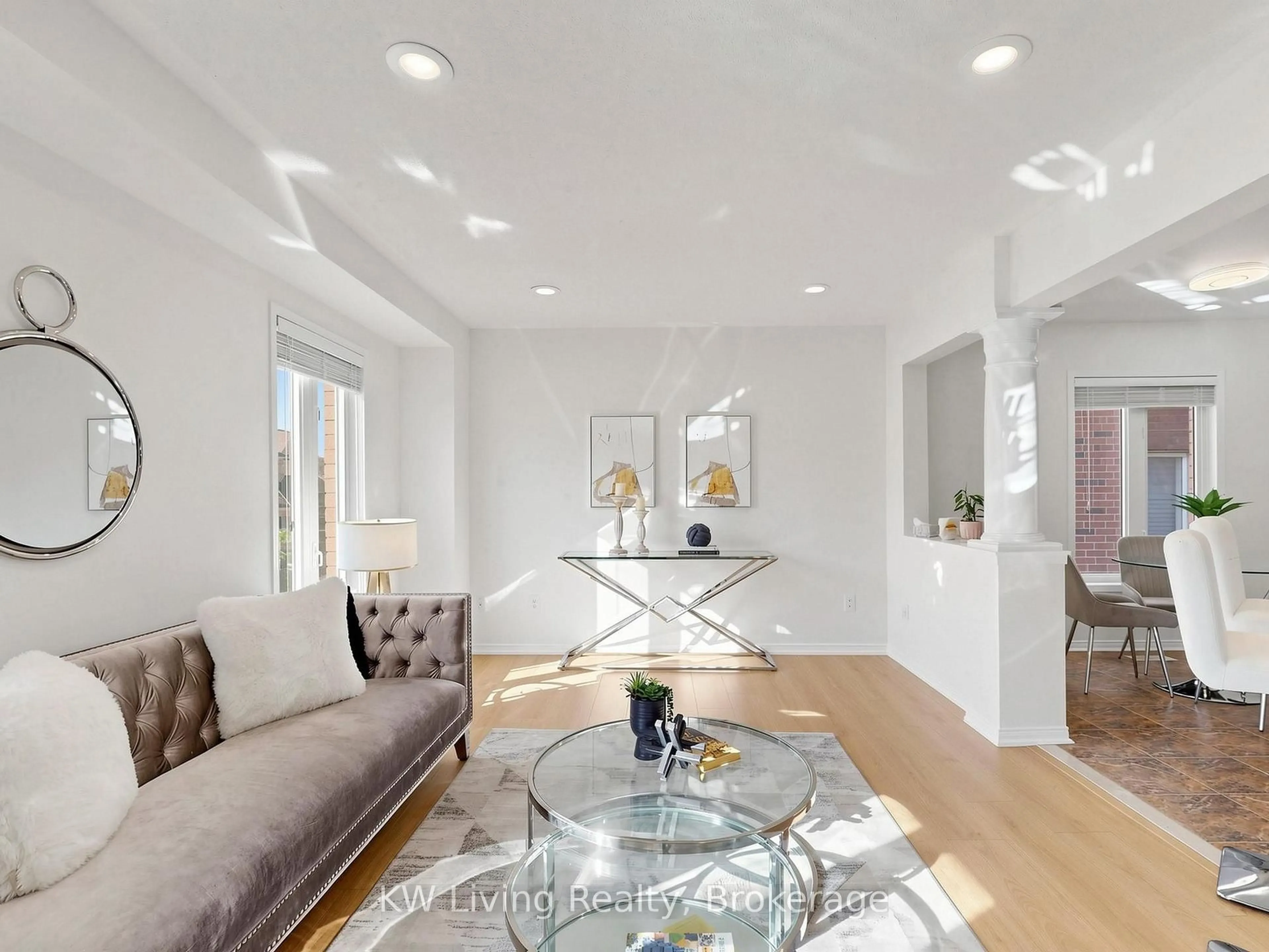 Living room with furniture, unknown for 3385 Southwick St, Mississauga Ontario L5M 7M1