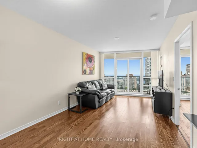 15 Legion Rd #1601, Toronto 4