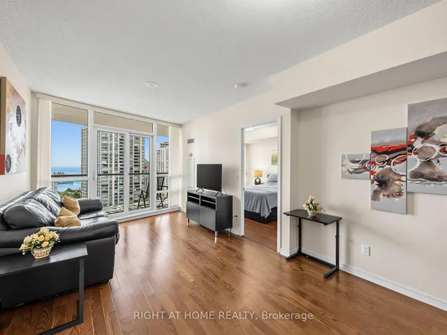 15 Legion Rd #1601, Toronto 5
