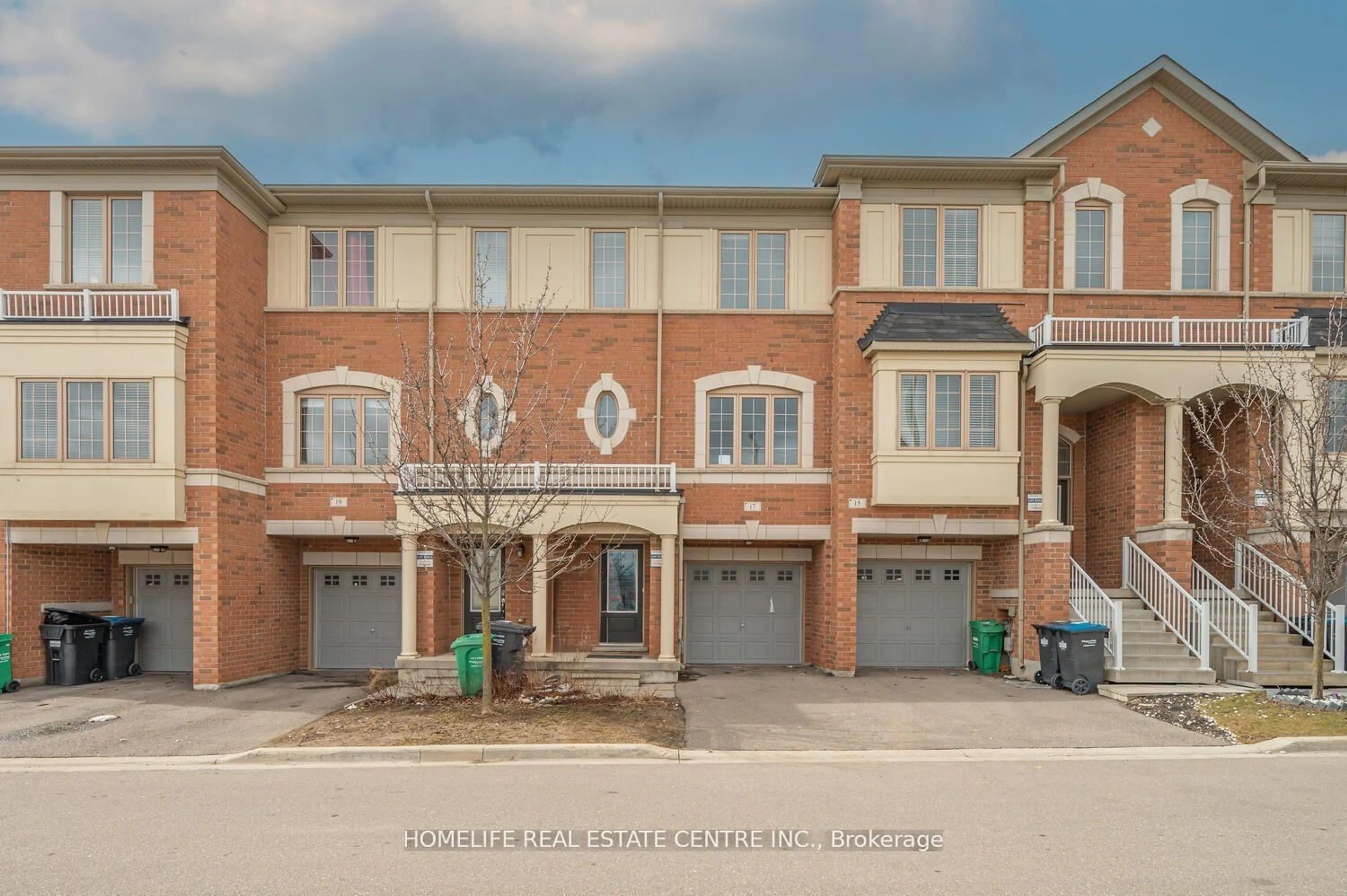 A pic from outside/outdoor area/front of a property/back of a property/a pic from drone, street for 17 Cedarland Rd, Brampton Ontario L6Y 6E6