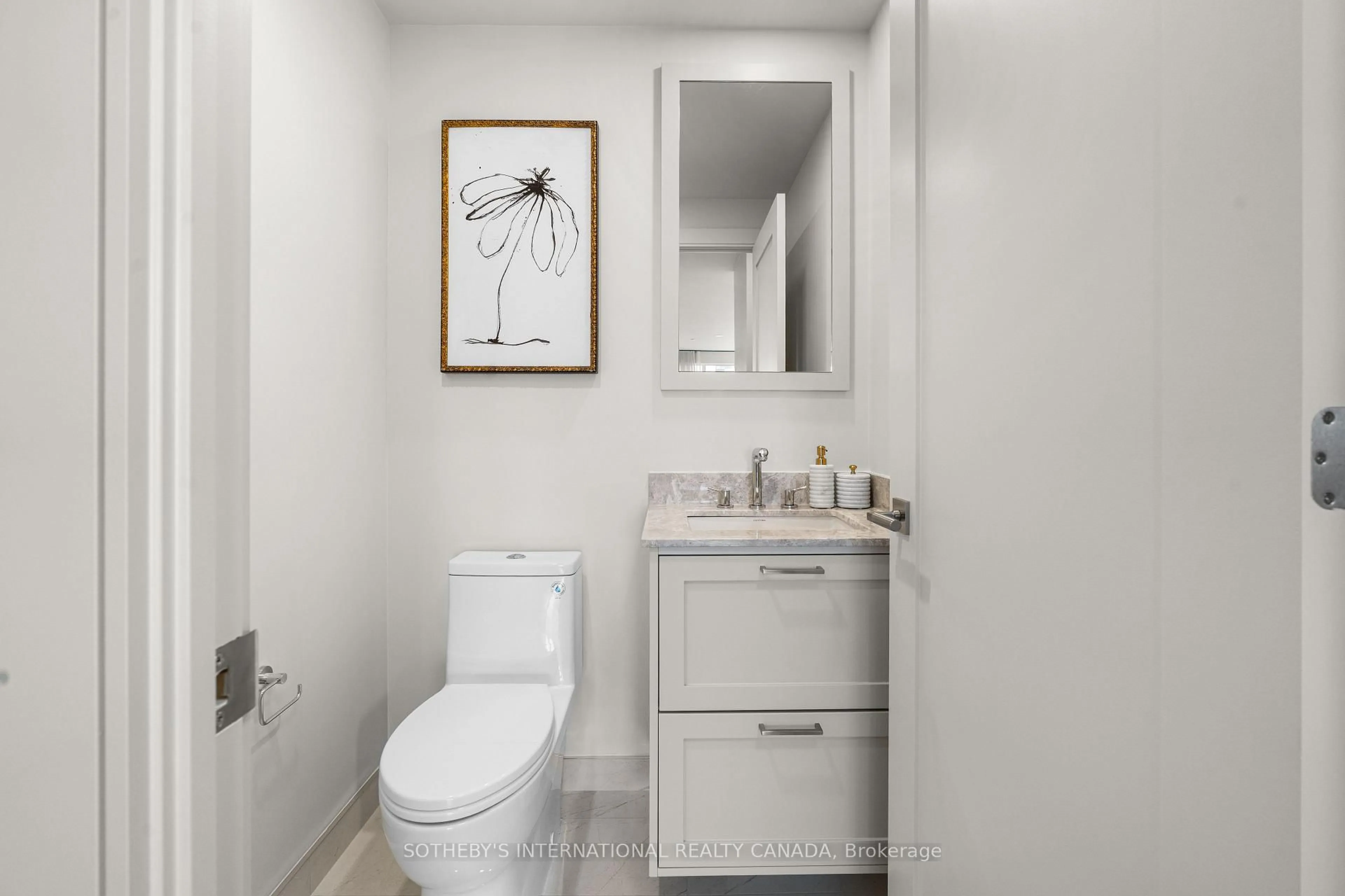 Standard bathroom, ceramic/tile floor for 259 The Kingsway, Toronto Ontario M9A 4B1