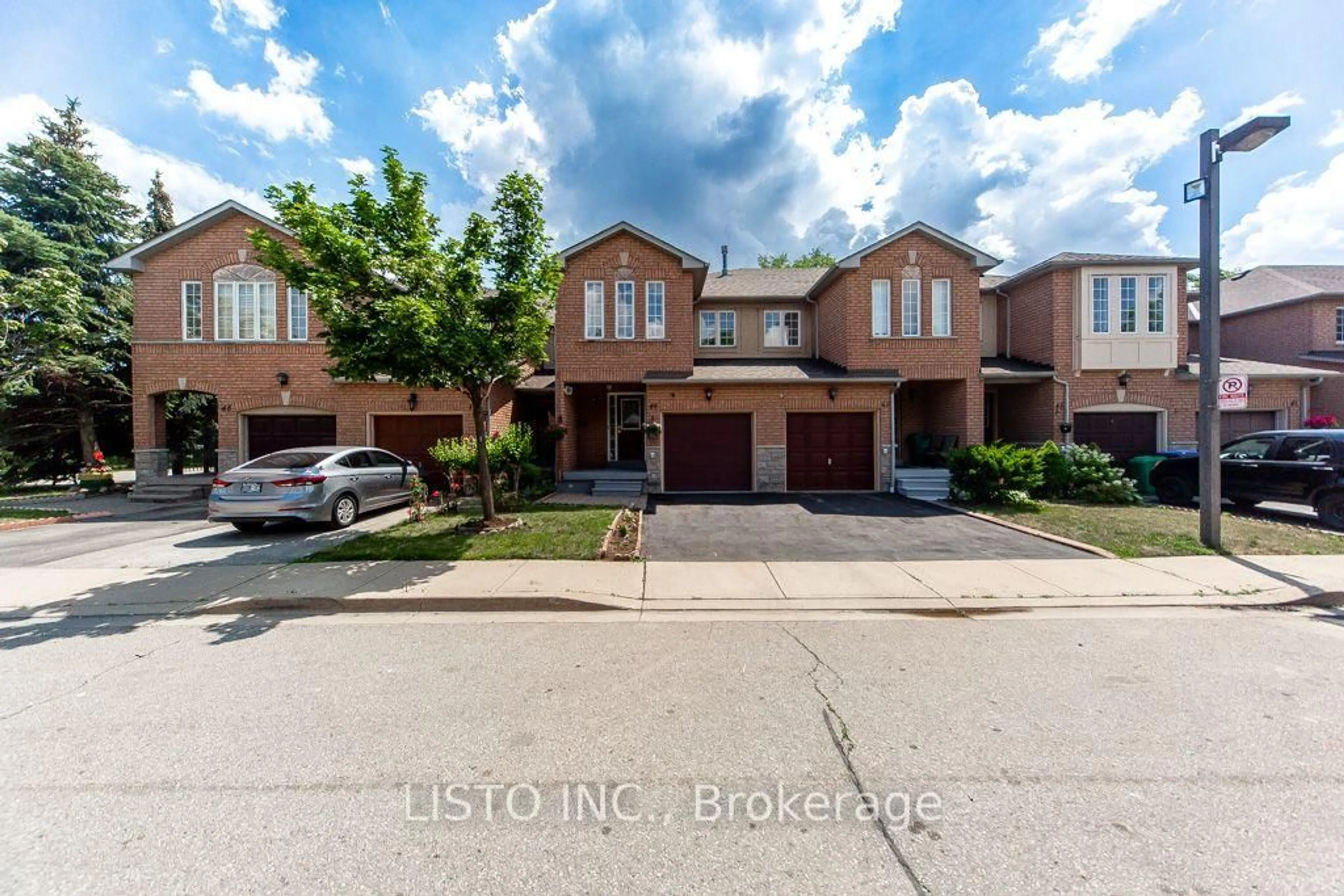 A pic from outside/outdoor area/front of a property/back of a property/a pic from drone, street for 7115 Rexwood Rd #46, Mississauga Ontario L4T 4L4