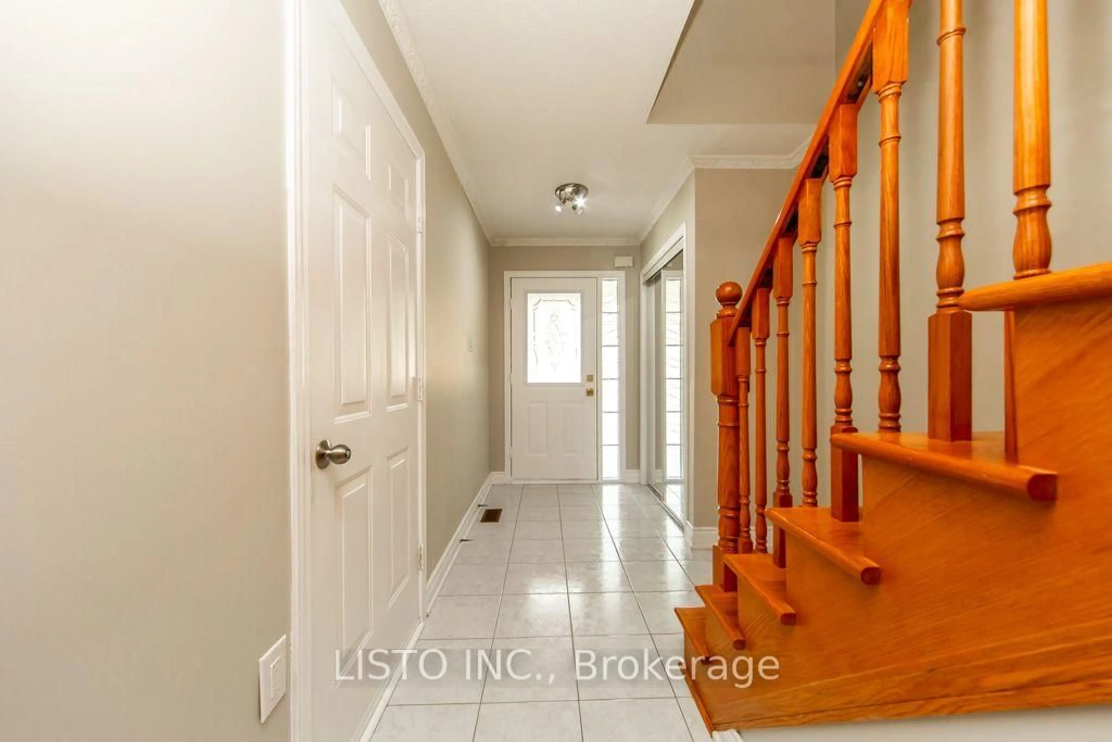 Indoor entryway for 7115 Rexwood Rd #46, Mississauga Ontario L4T 4L4