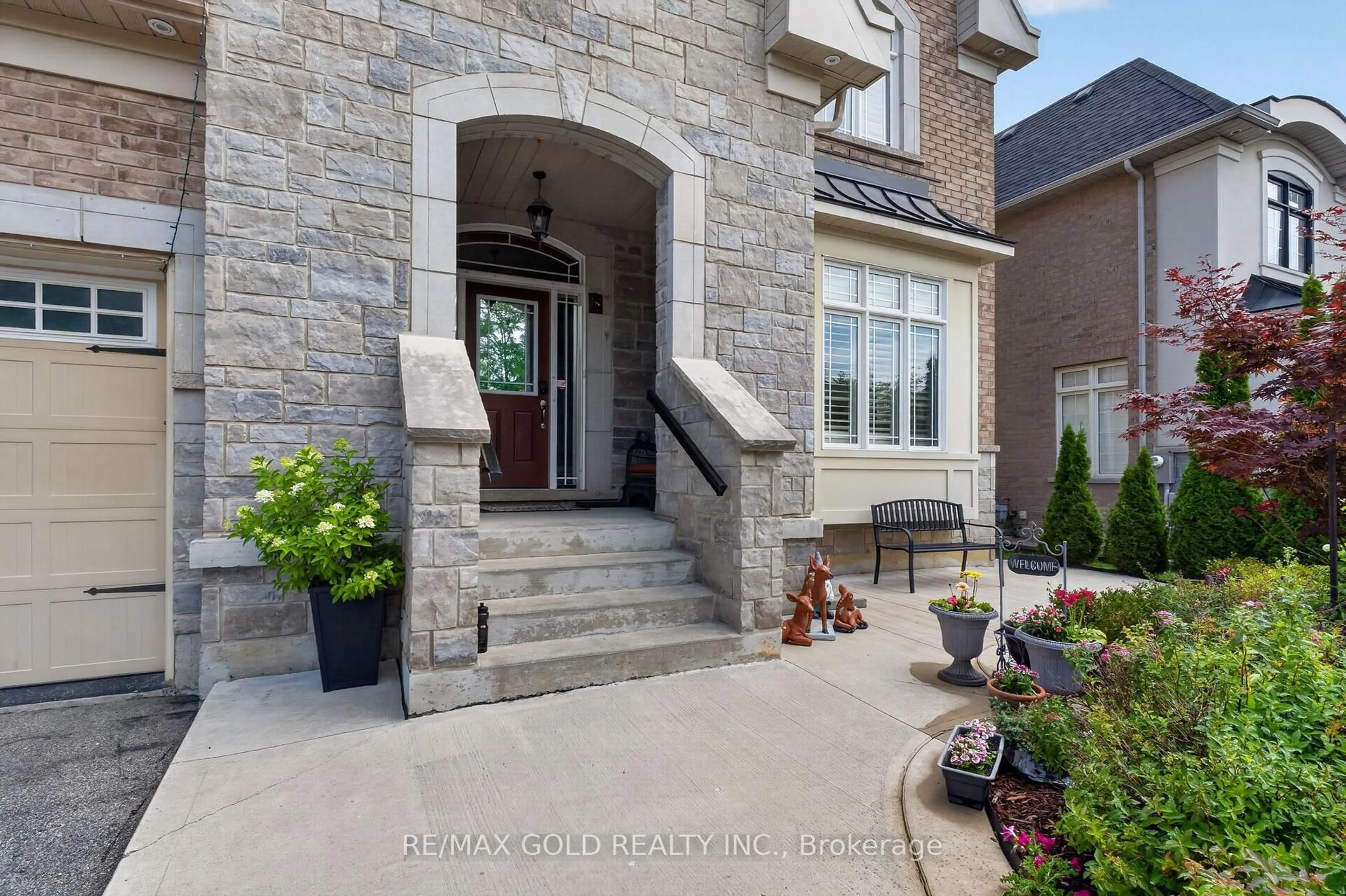 Unknown for 6 Ayshire Crt, Brampton Ontario L6Z 0G6