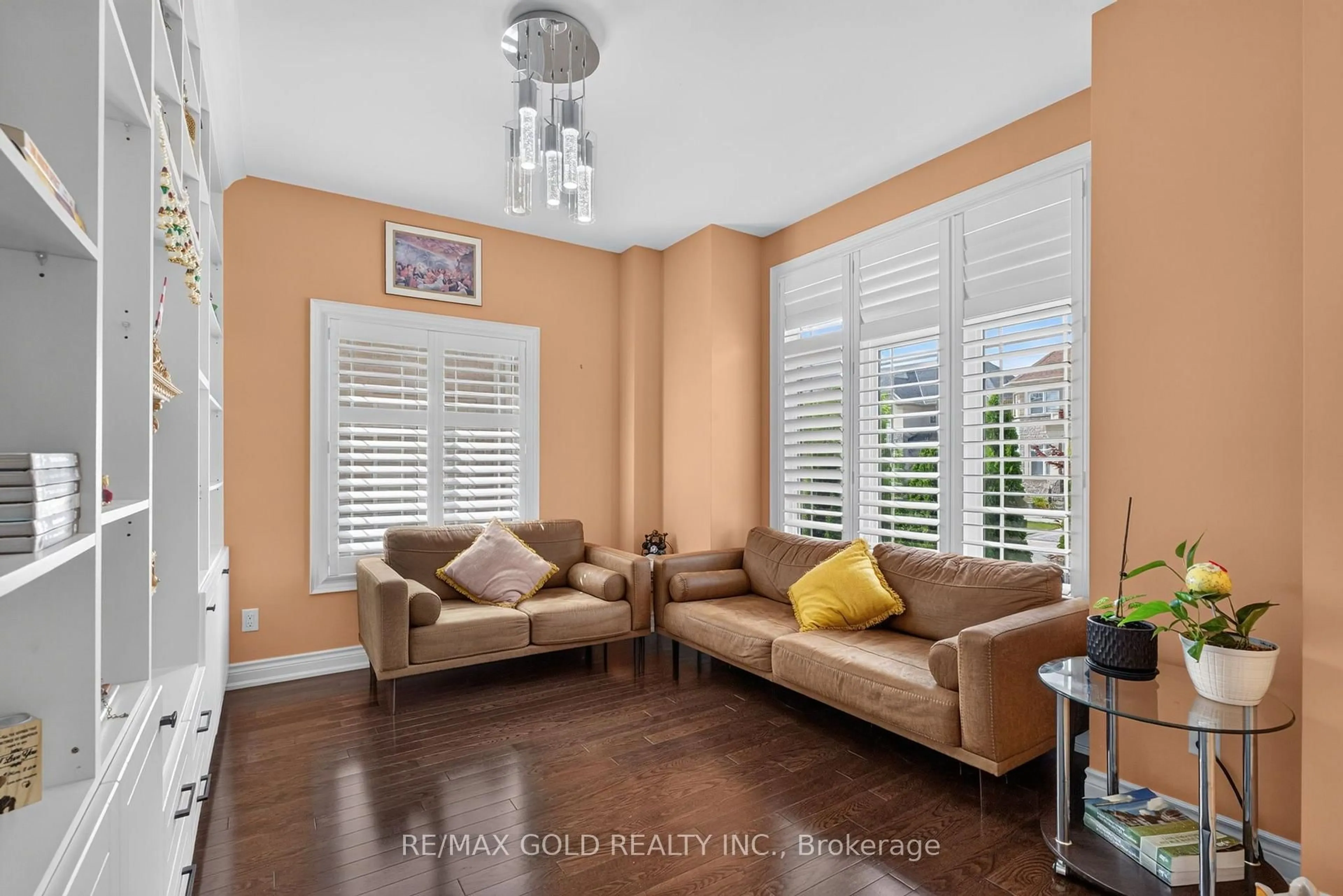 Living room with furniture, unknown for 6 Ayshire Crt, Brampton Ontario L6Z 0G6
