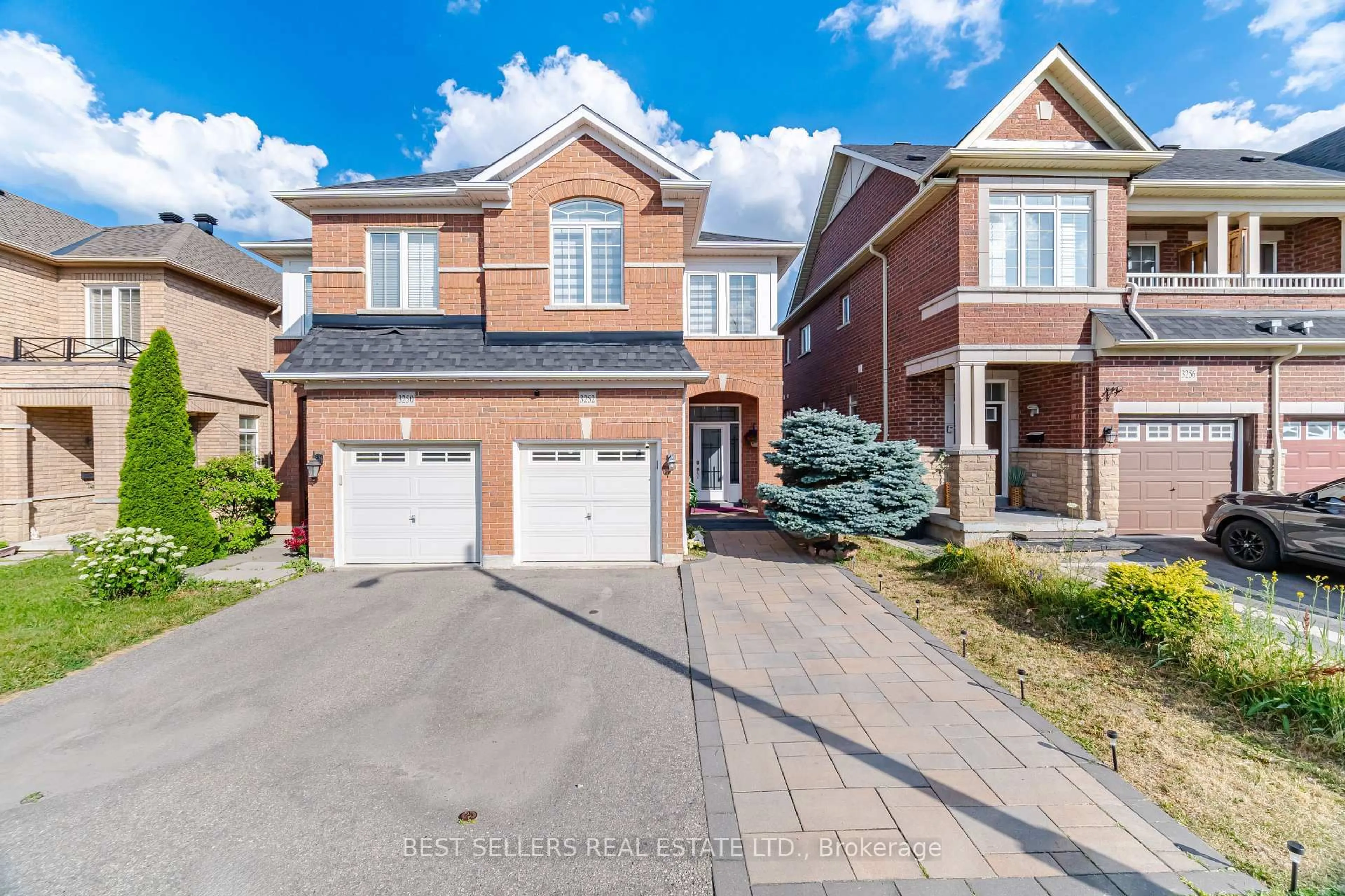 Home with brick exterior material, street for 3252 Sunlight St, Mississauga Ontario L5M 7C3