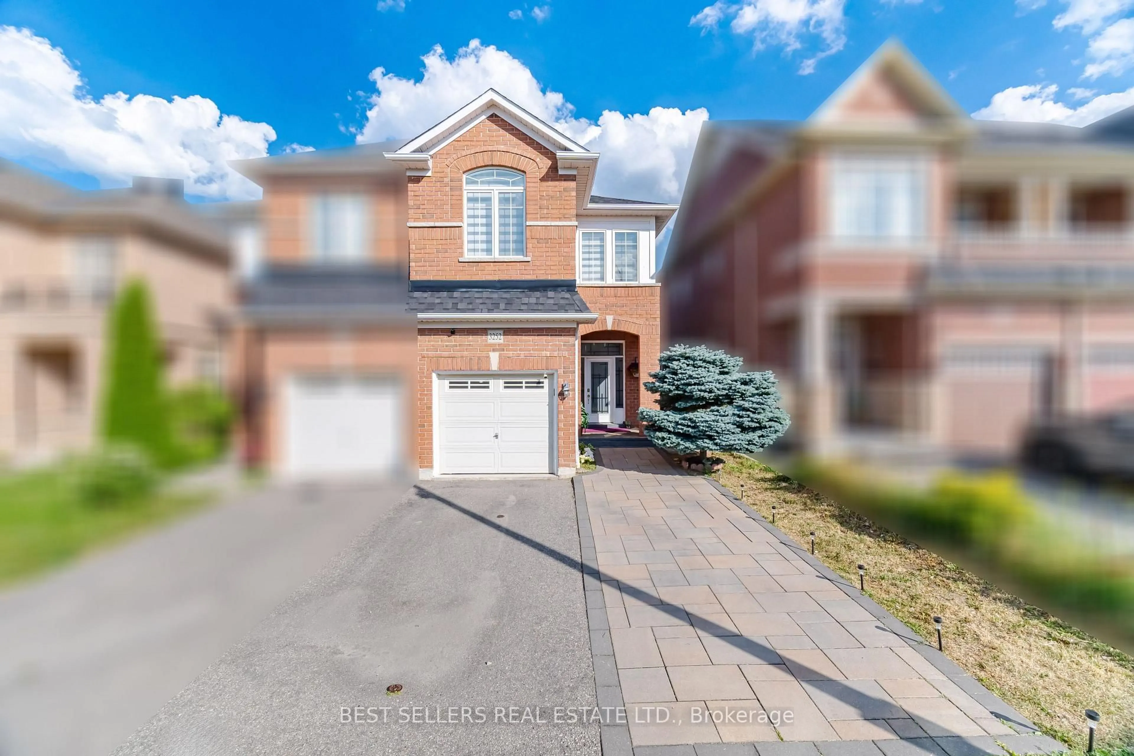 Home with brick exterior material, street for 3252 Sunlight St, Mississauga Ontario L5M 7C3