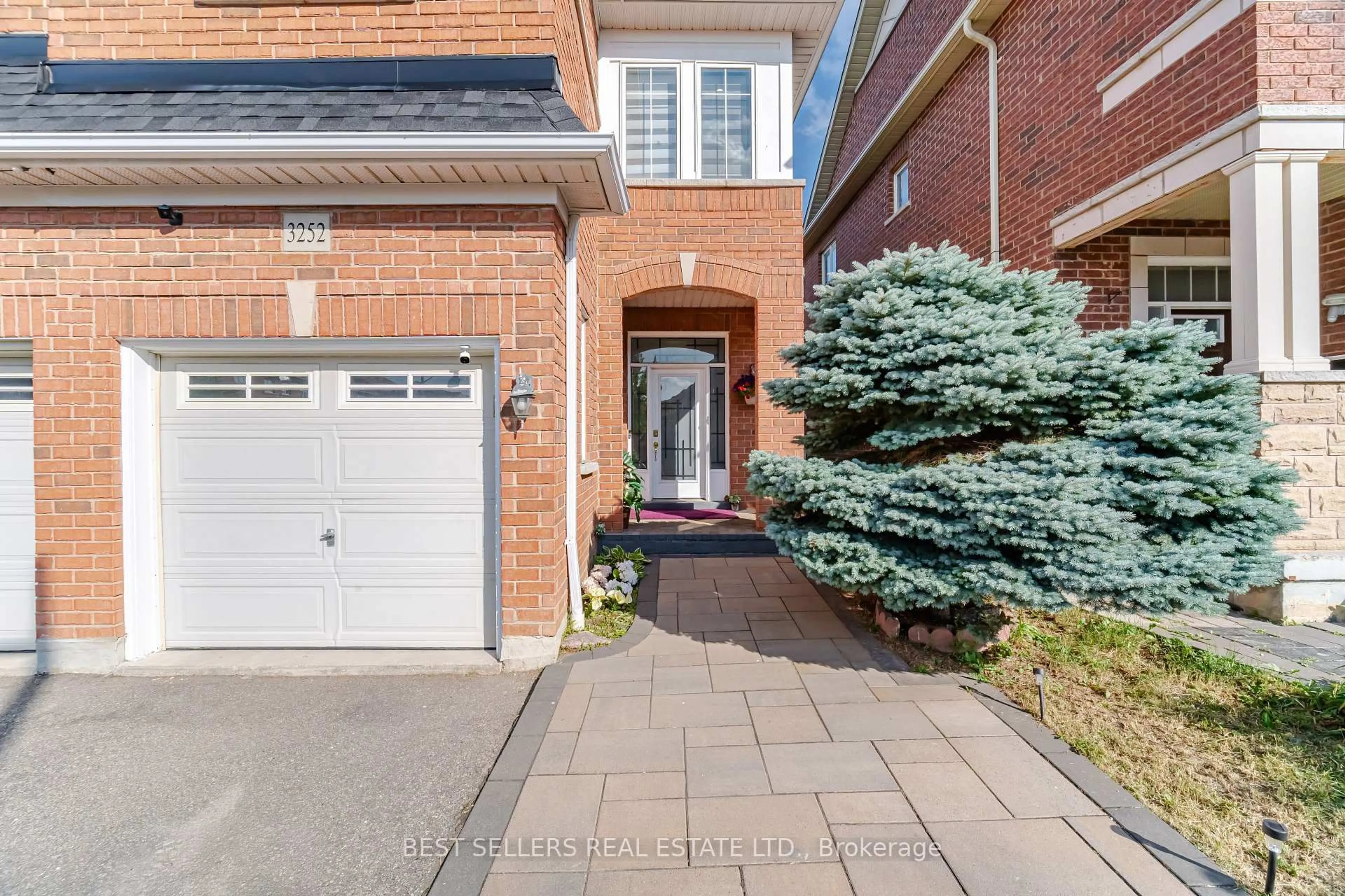 Home with brick exterior material, street for 3252 Sunlight St, Mississauga Ontario L5M 7C3