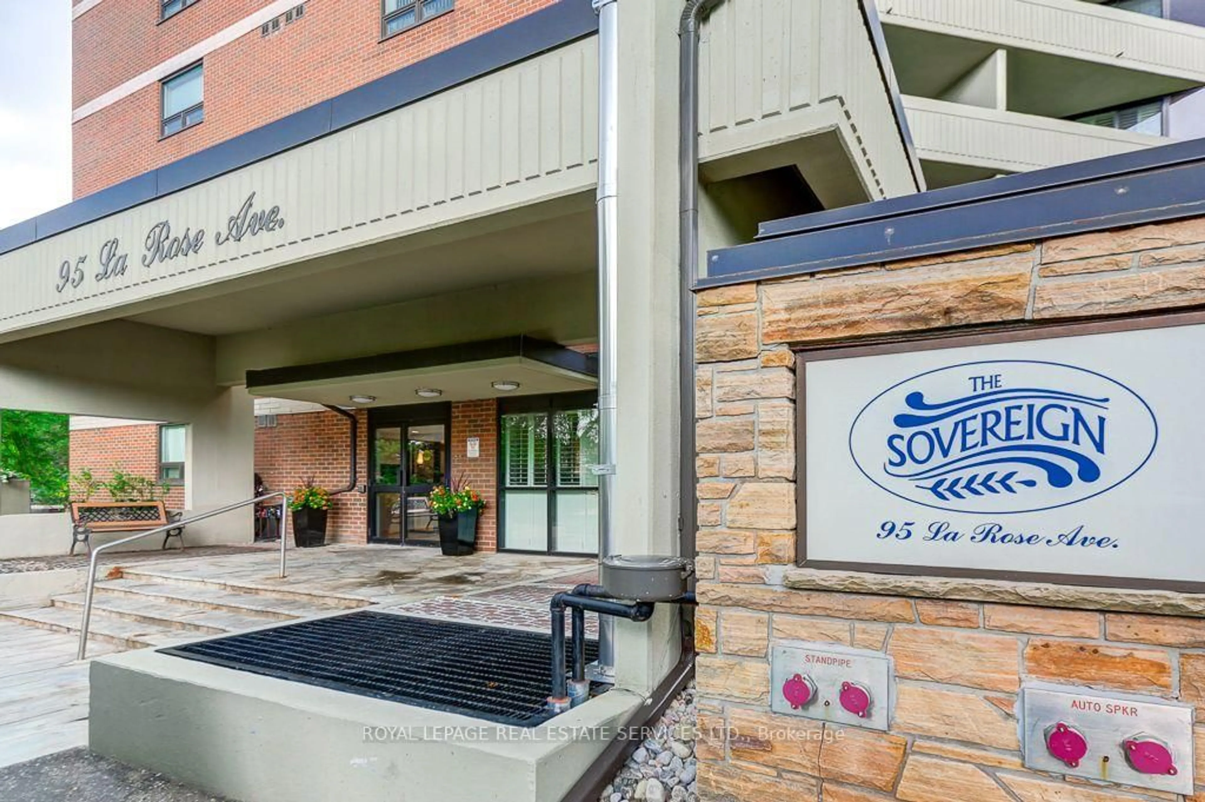 Indoor foyer for 95 La Rose Ave #208, Toronto Ontario M9P 3T2