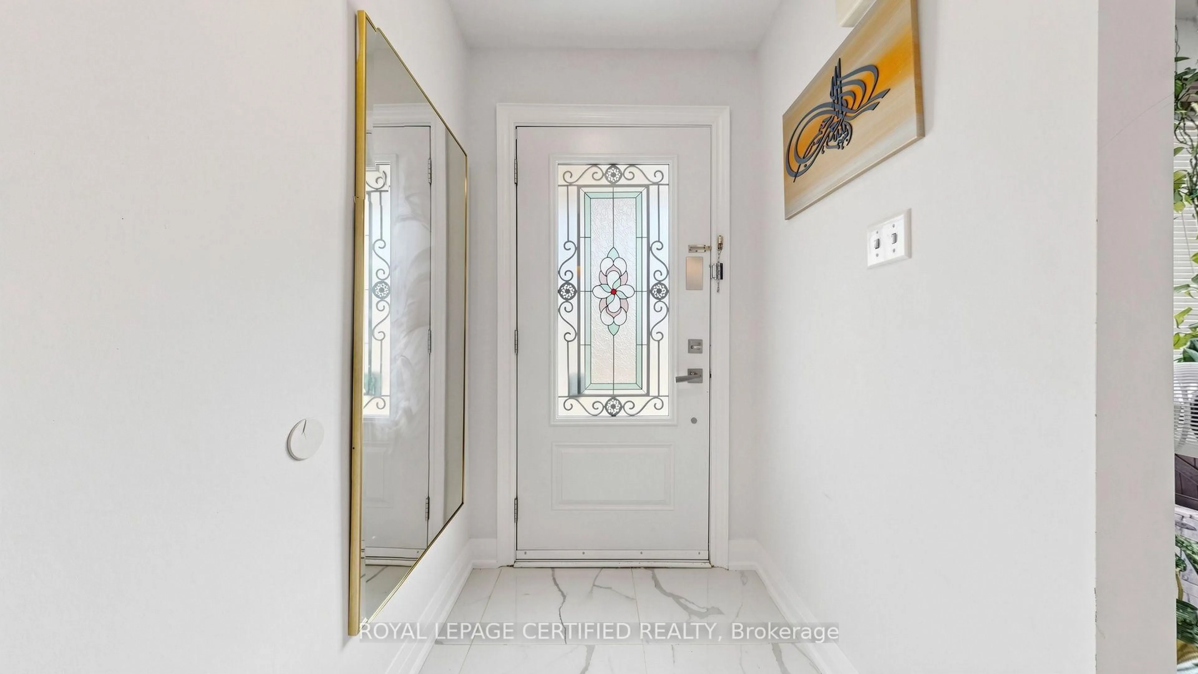 Indoor entryway for 3847 Morning Star Dr, Mississauga Ontario L4T 3K2