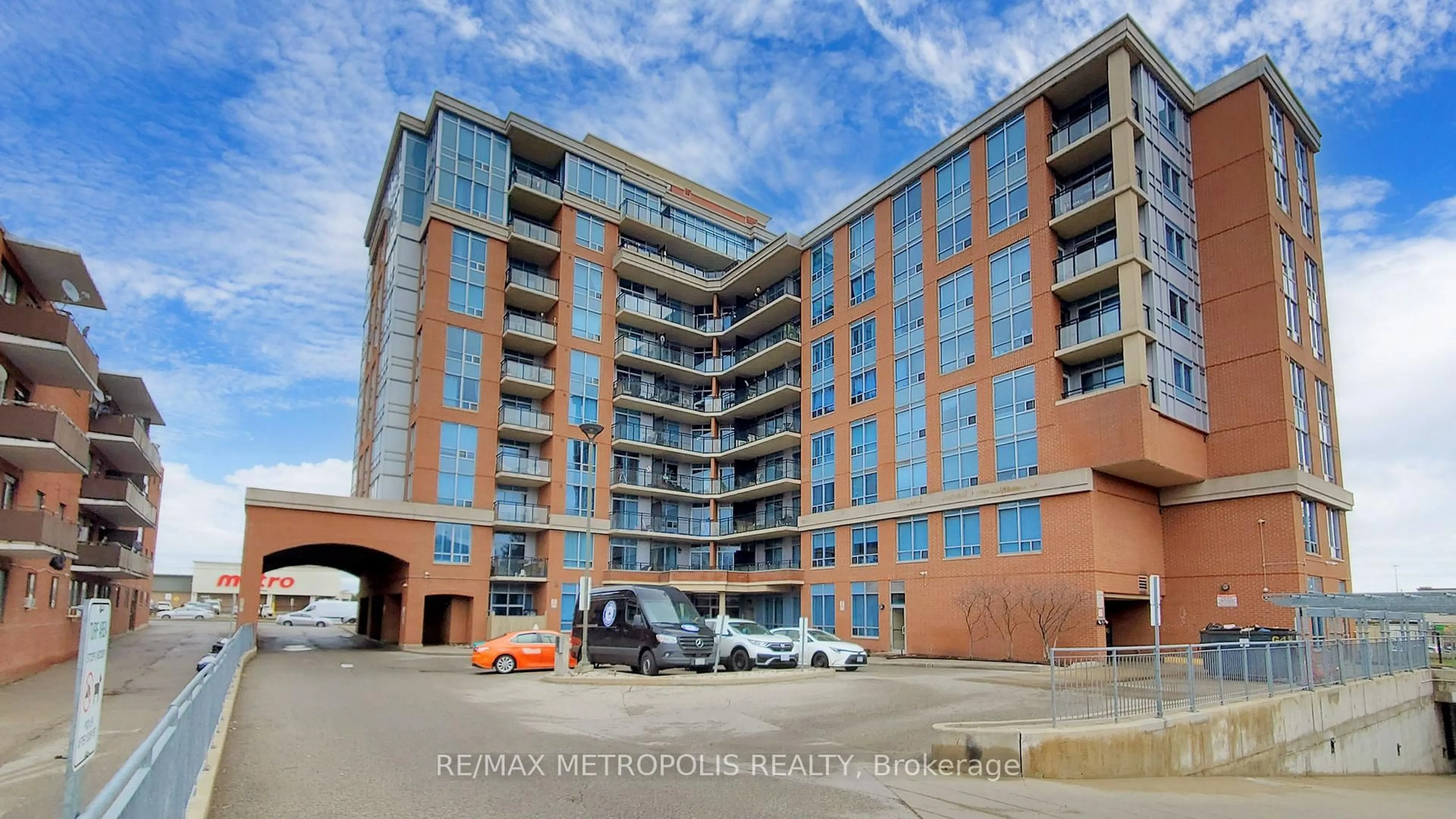 Indoor foyer for 2772 Keele St #403, Toronto Ontario M3M 0A3