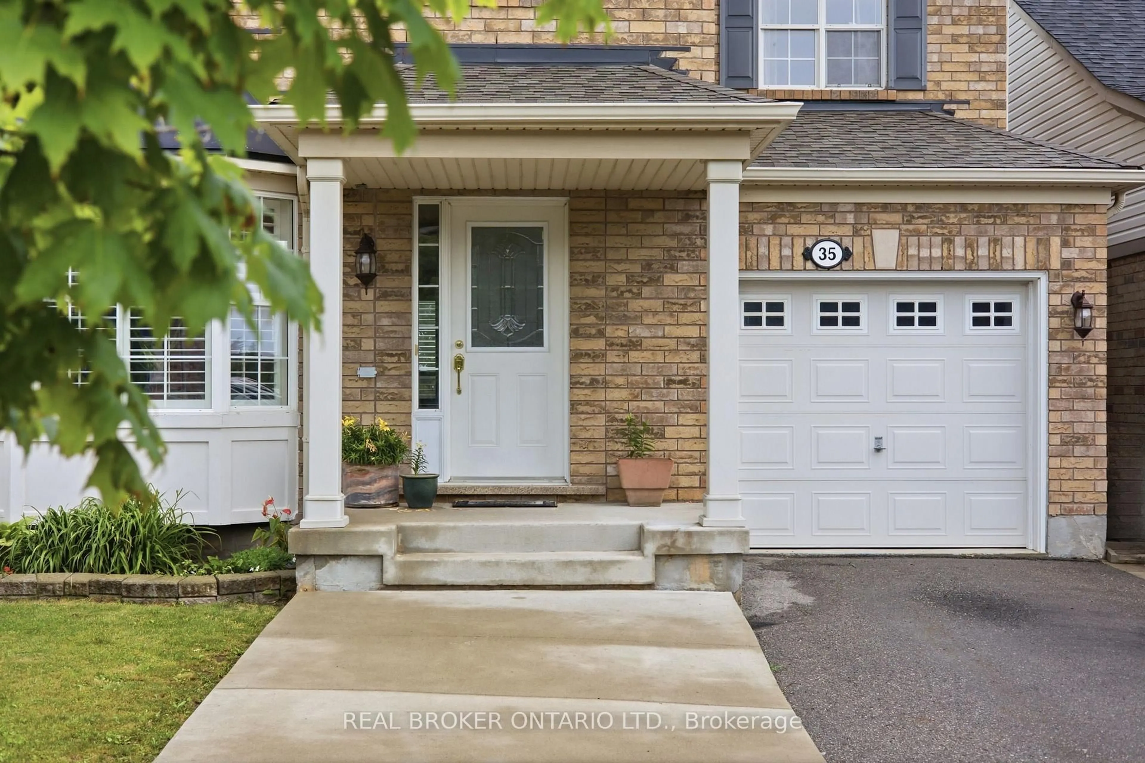 Home with brick exterior material, street for 35 Bonavista Dr, Brampton Ontario L6X 0N2