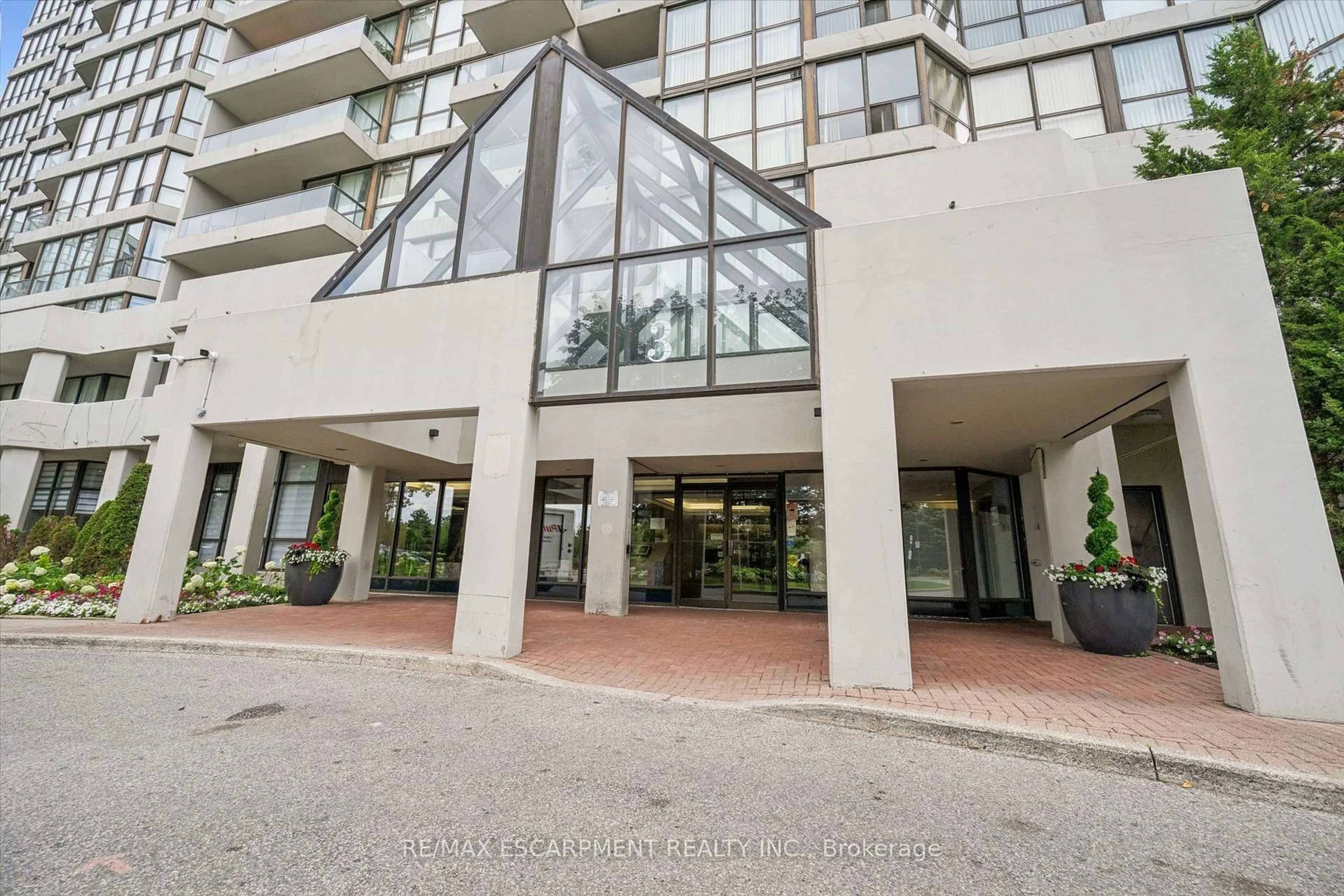 Indoor foyer for 3 Rowntree Rd #2309, Toronto Ontario M9V 5G8