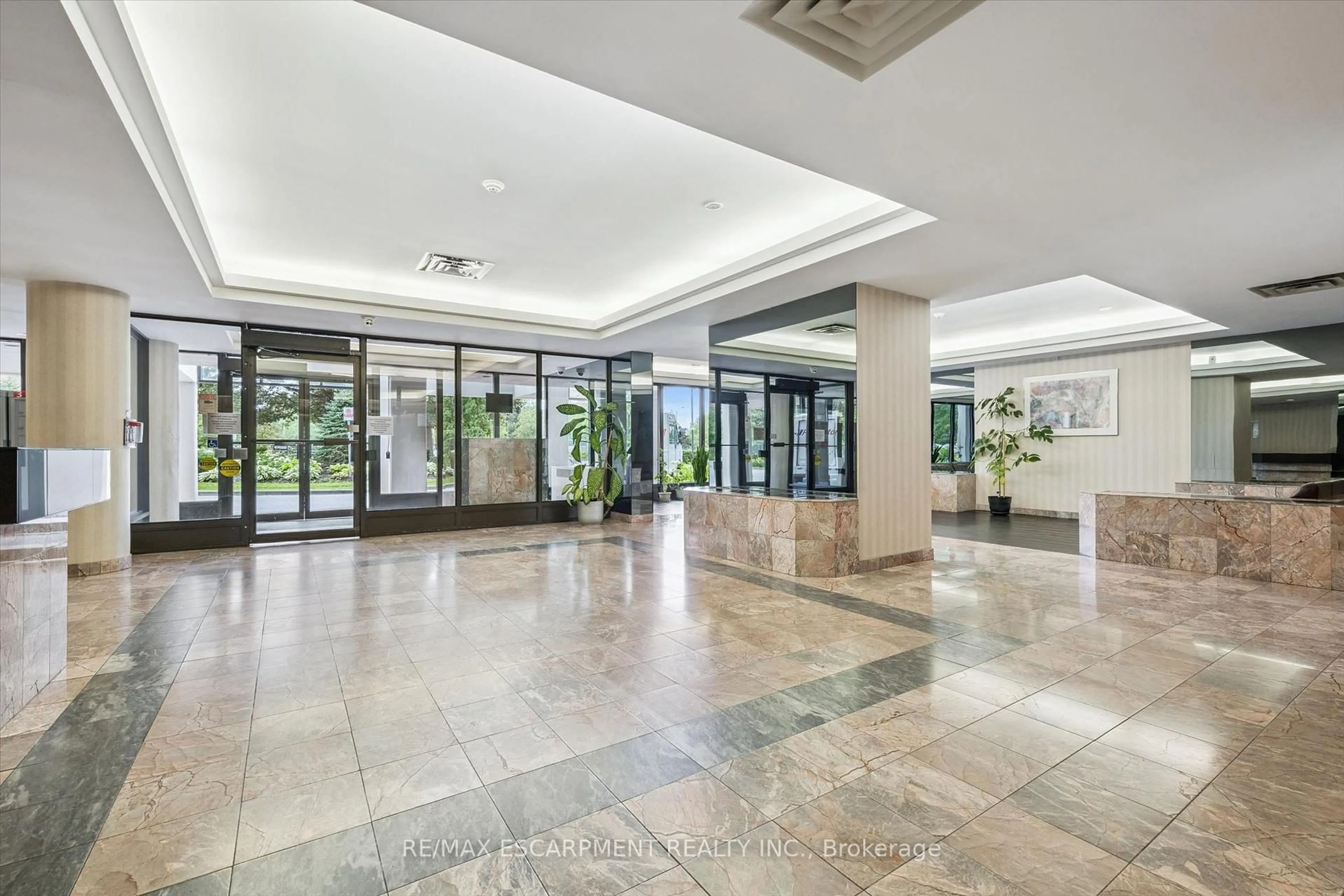 Indoor foyer for 3 Rowntree Rd #2309, Toronto Ontario M9V 5G8