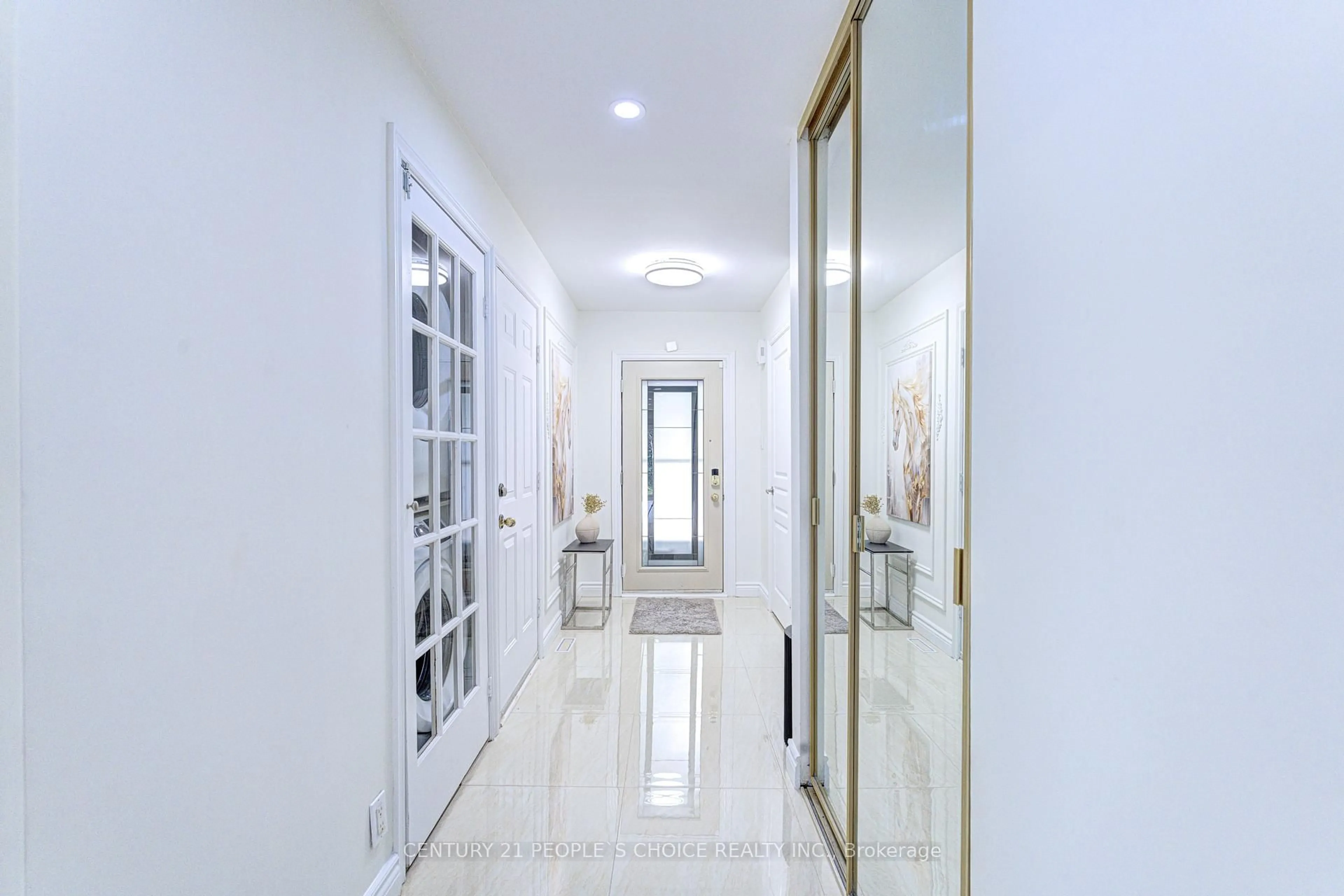 Indoor foyer for 27 Reynier Dr, Brampton Ontario L6Z 1L1