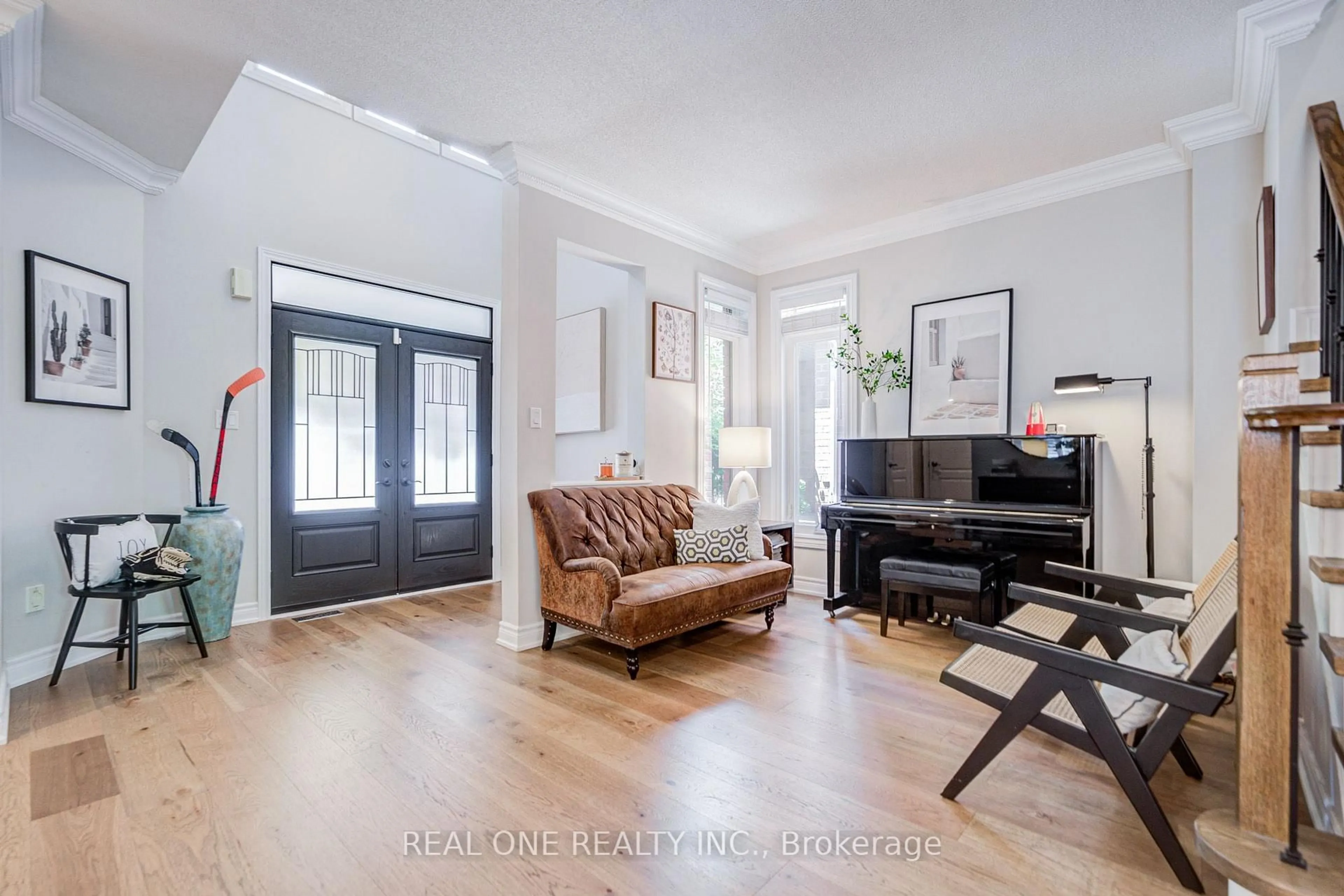 Indoor entryway for 2463 Parkglen Ave, Oakville Ontario L6M 4Y7