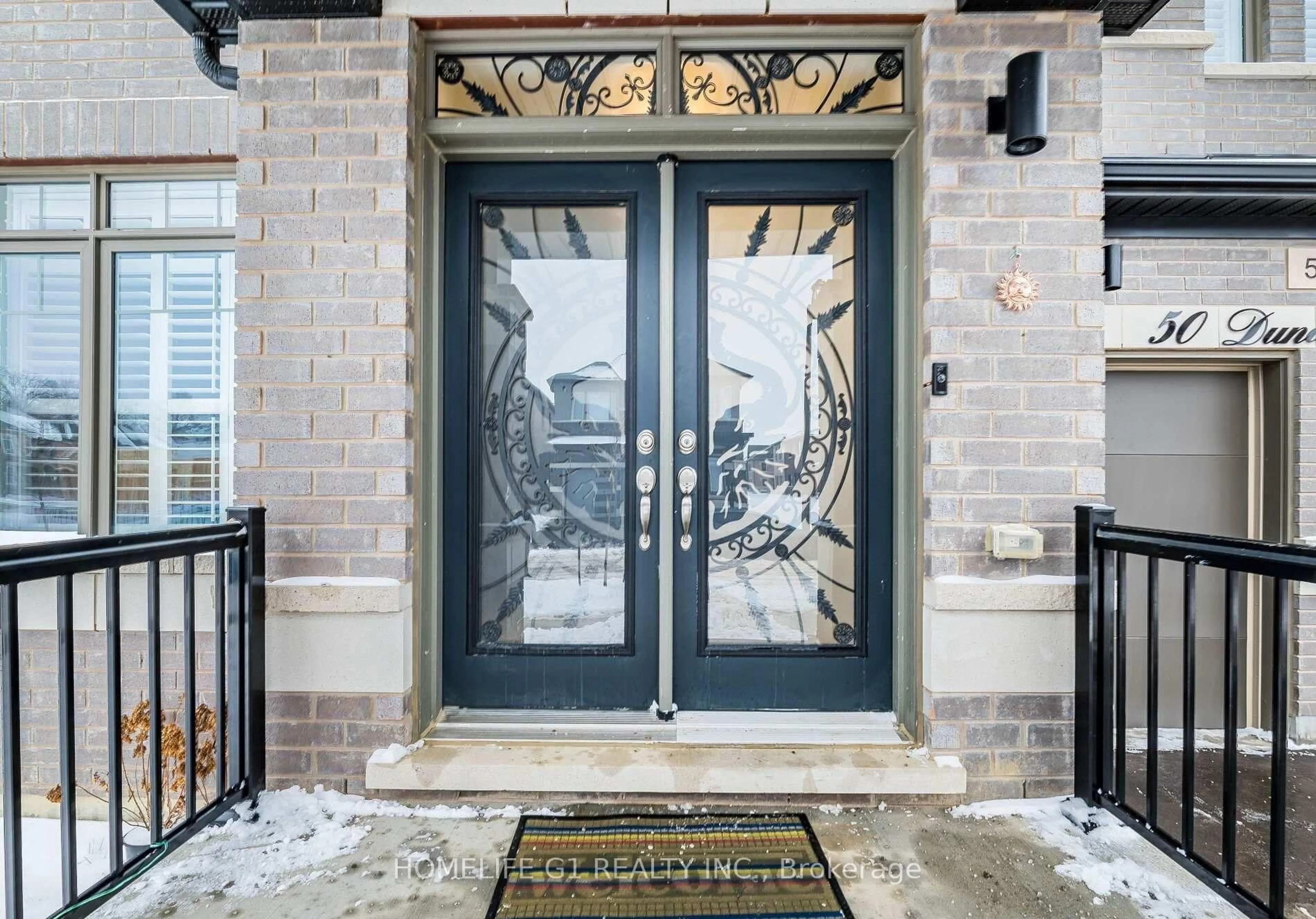 Indoor entryway for 50 Dundee St, Caledon Ontario L7C 4K2