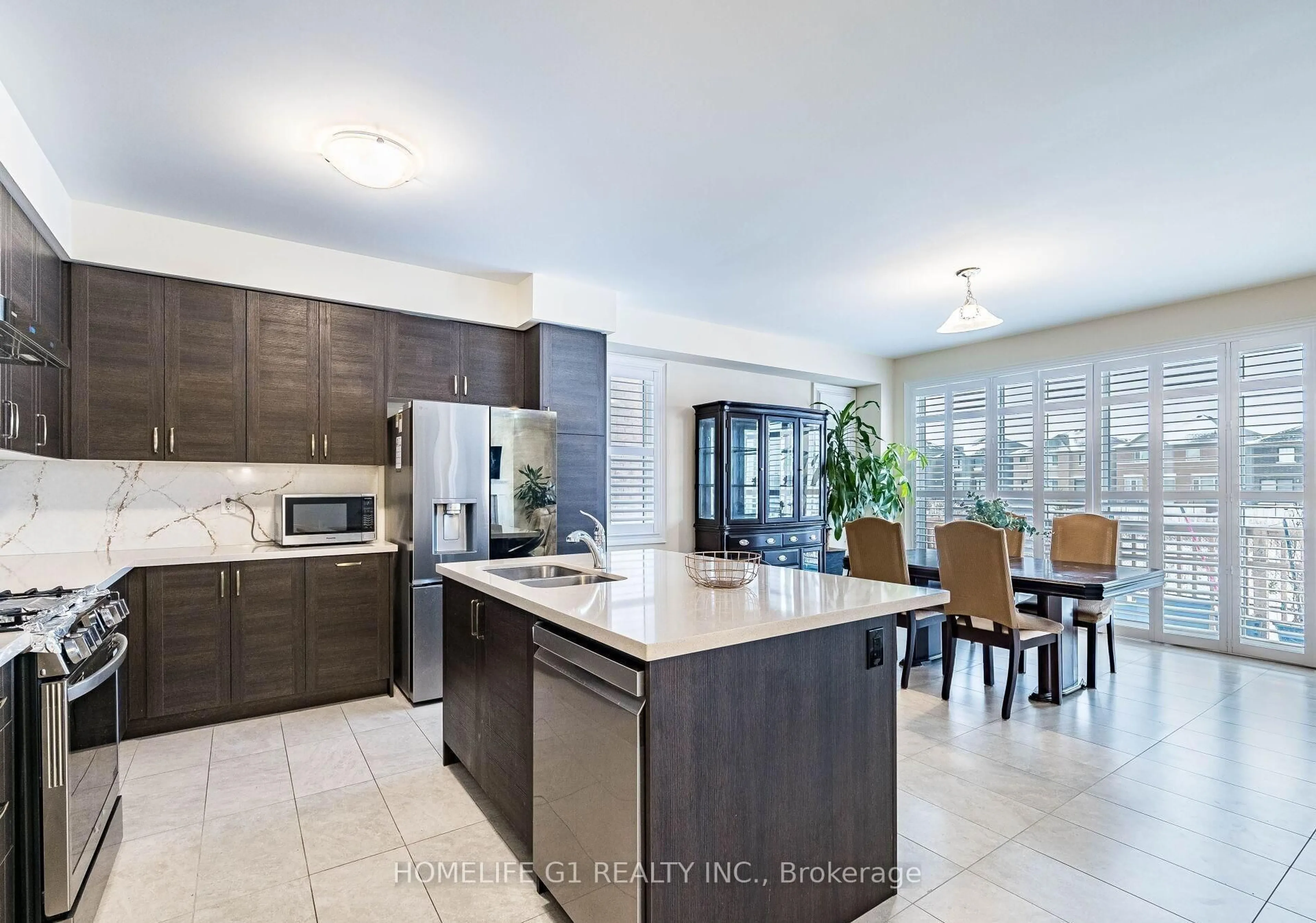 Open concept kitchen, ceramic/tile floor for 50 Dundee St, Caledon Ontario L7C 4K2