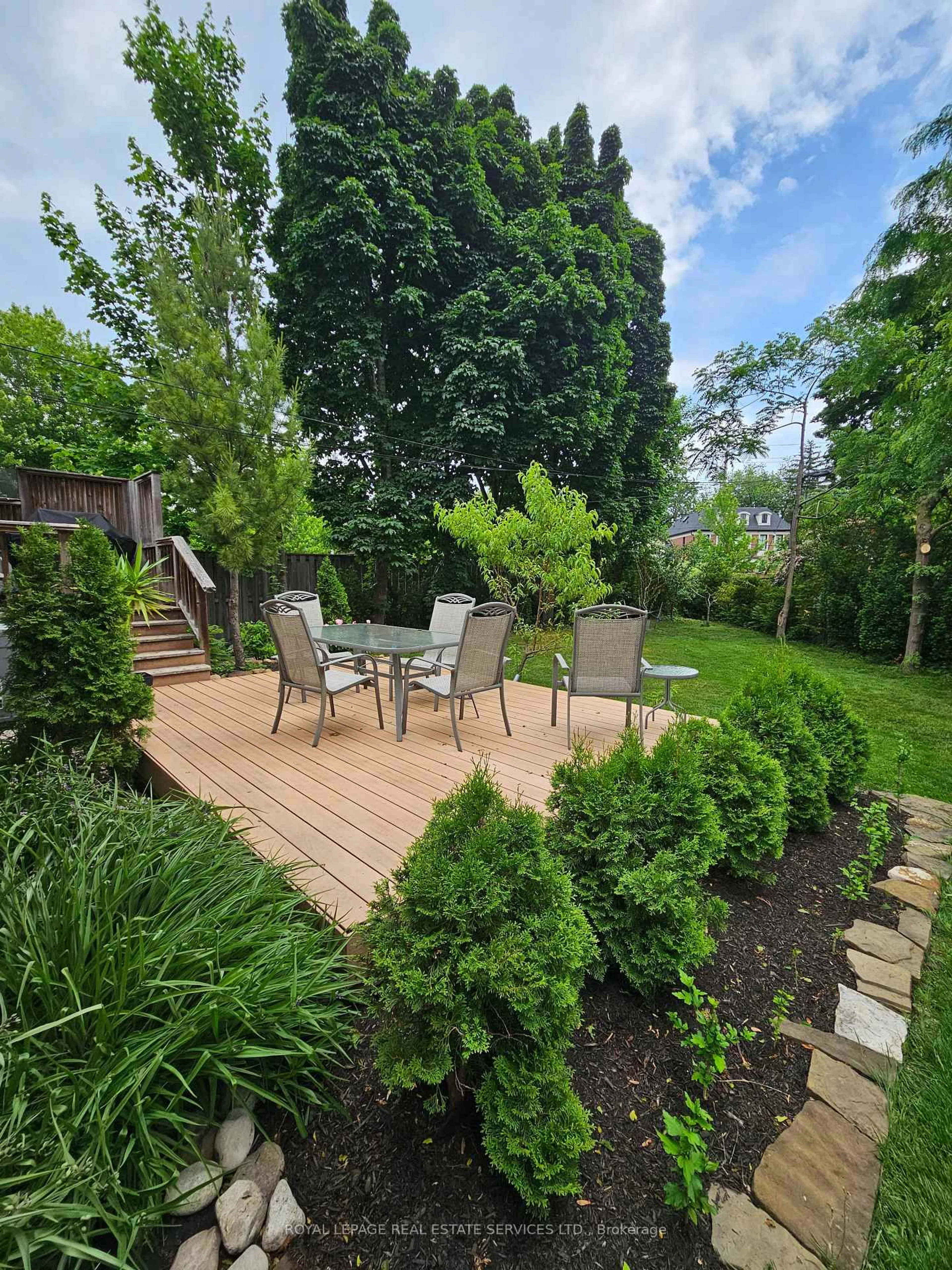 Patio, street for 117 Westrose Ave, Toronto Ontario M8X 2A5