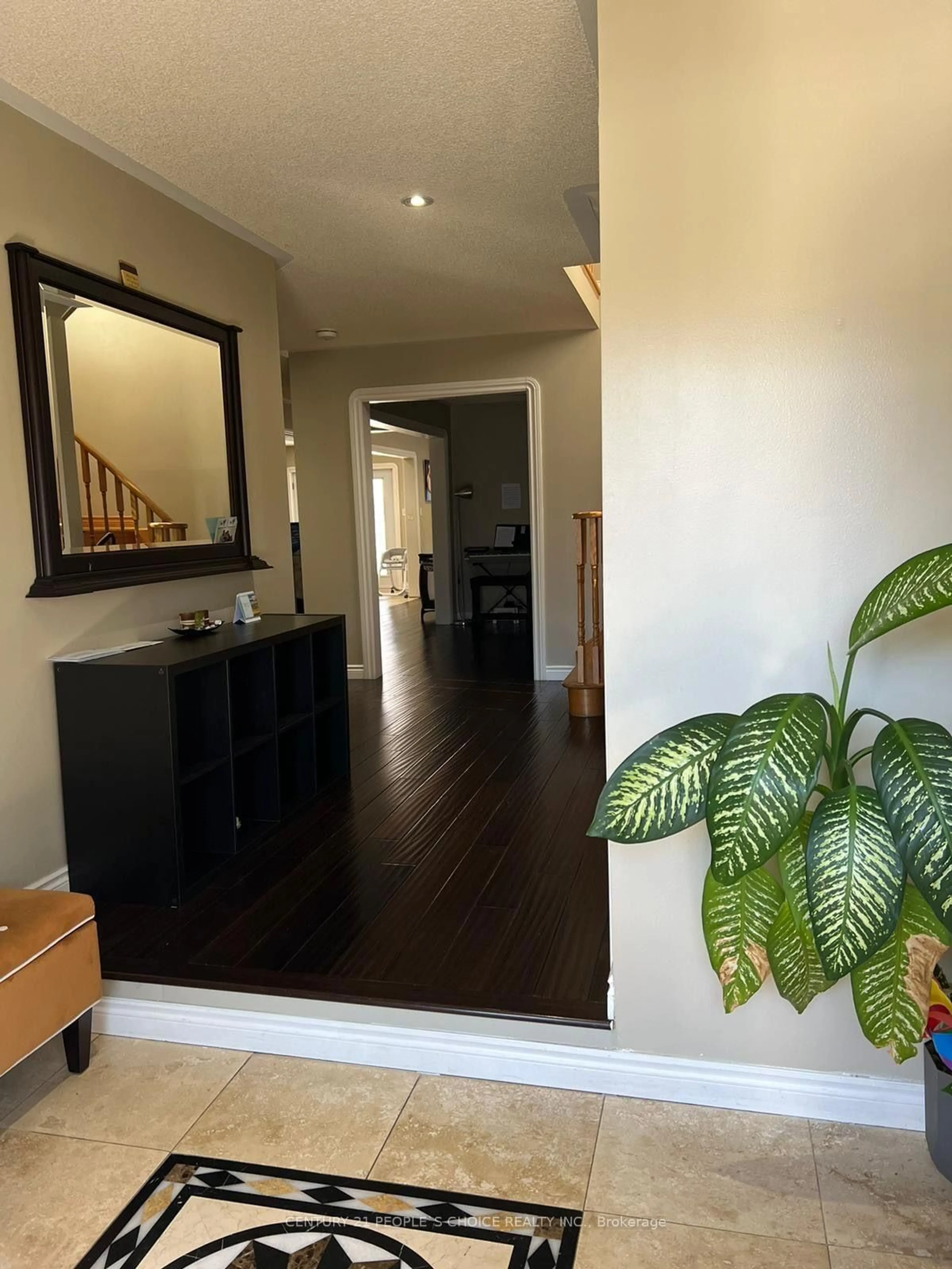 Indoor entryway for 57 Fallstar Cres, Brampton Ontario L7A 2J7