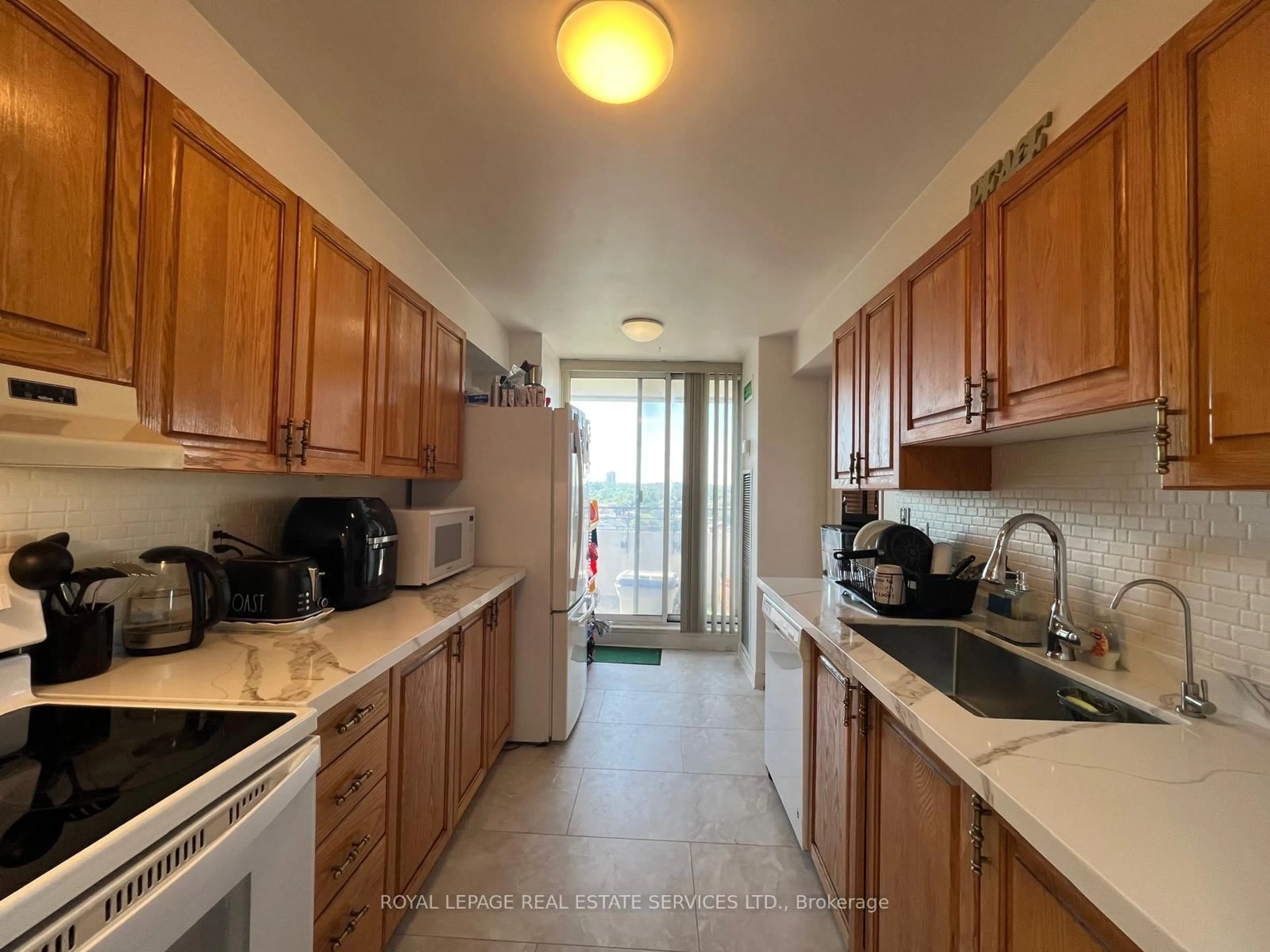 Standard kitchen, unknown for 1300 Mississauga Valley Blvd #902, Mississauga Ontario L5A 3S9