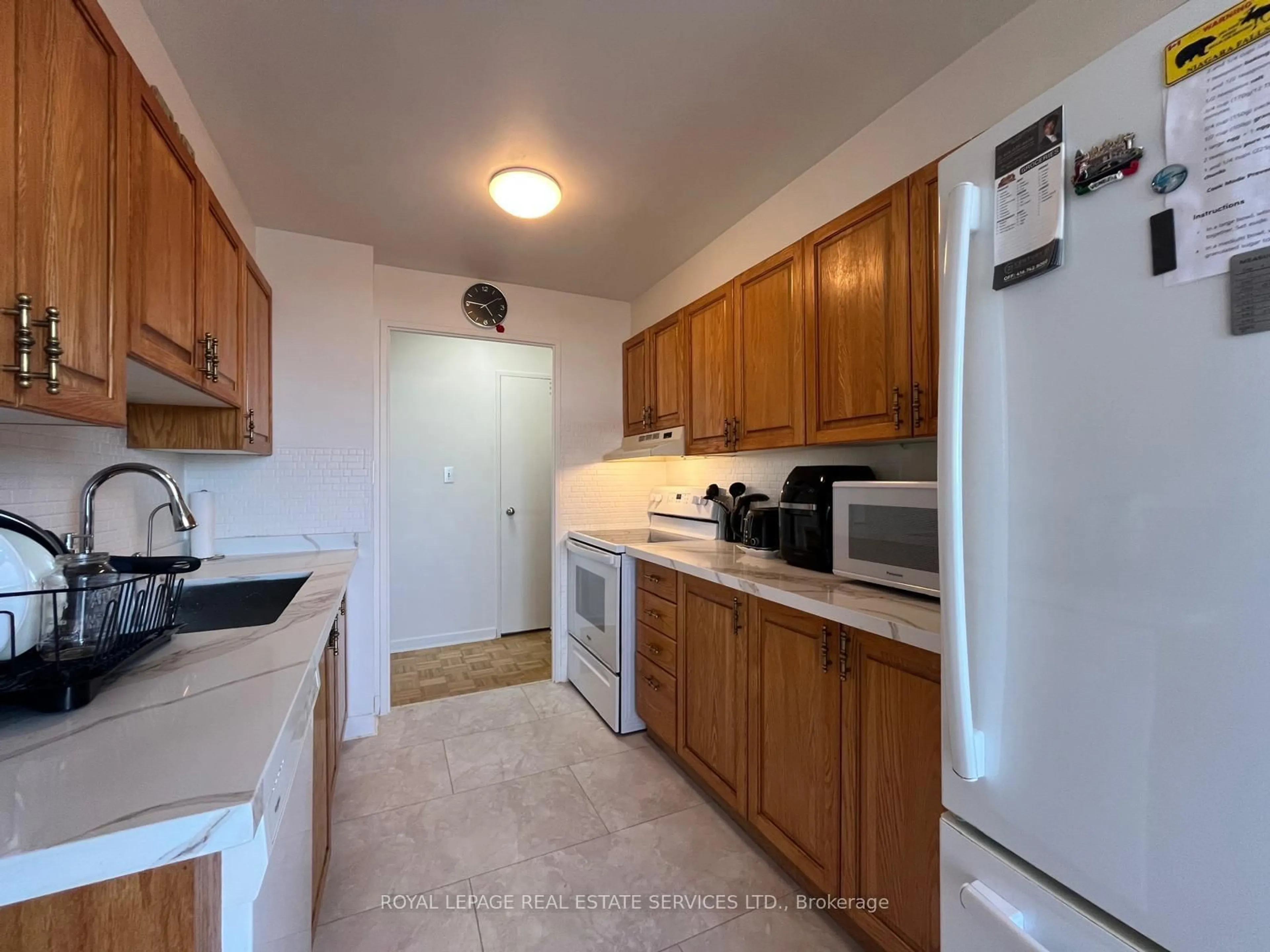 Standard kitchen, unknown for 1300 Mississauga Valley Blvd #902, Mississauga Ontario L5A 3S9