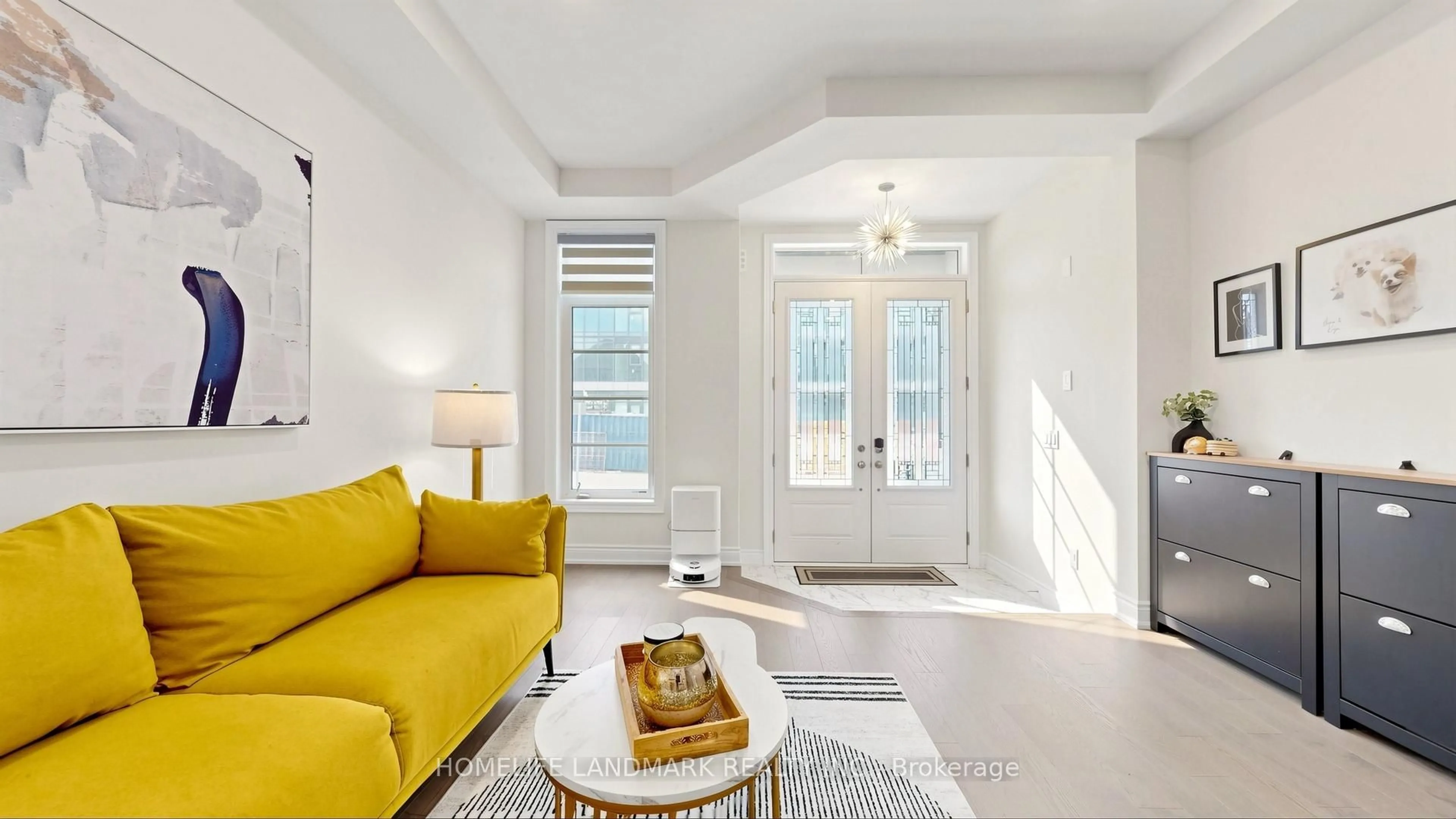 Living room with furniture, unknown for 1329 Merton Rd, Oakville Ontario L6M 5L7