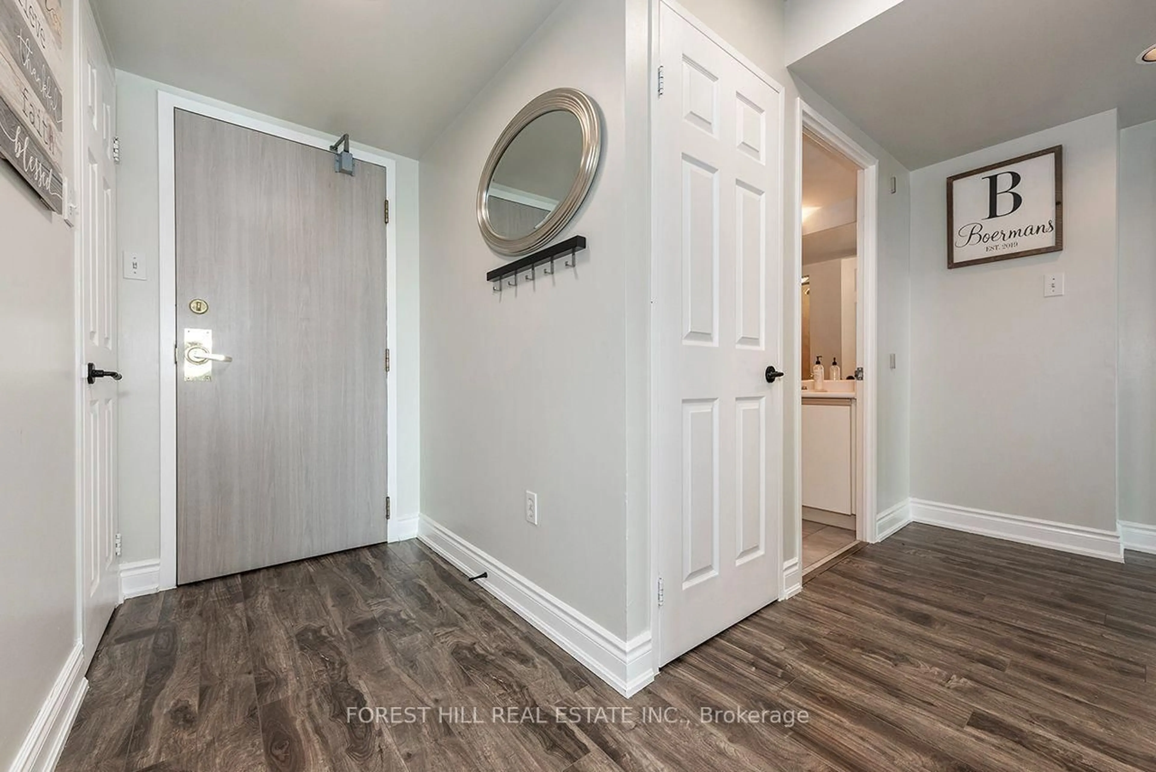 Indoor entryway for 2177 Burnhamthorpe Rd #911, Mississauga Ontario L5L 5P9