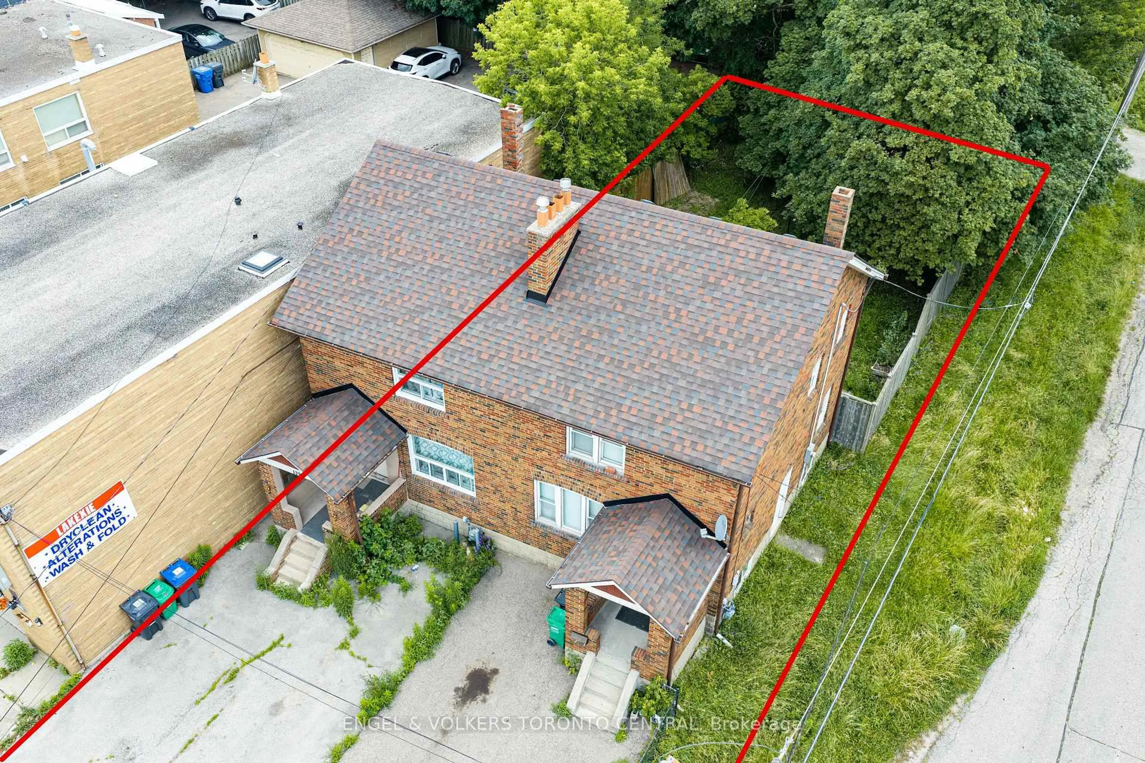 A pic from outside/outdoor area/front of a property/back of a property/a pic from drone, building for 1199 & 1201 Lakeshore Rd, Mississauga Ontario L5E 1G1