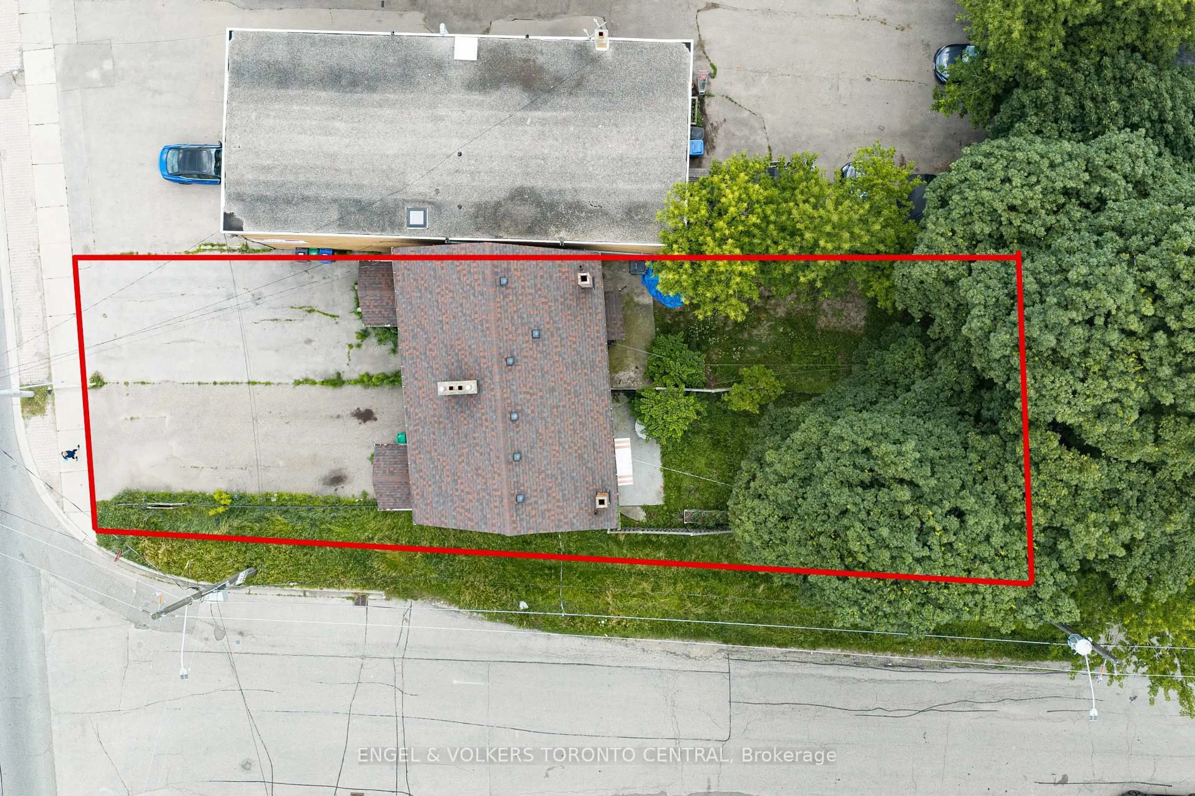 A pic from outside/outdoor area/front of a property/back of a property/a pic from drone, street for 1199 & 1201 Lakeshore Rd, Mississauga Ontario L5E 1G1