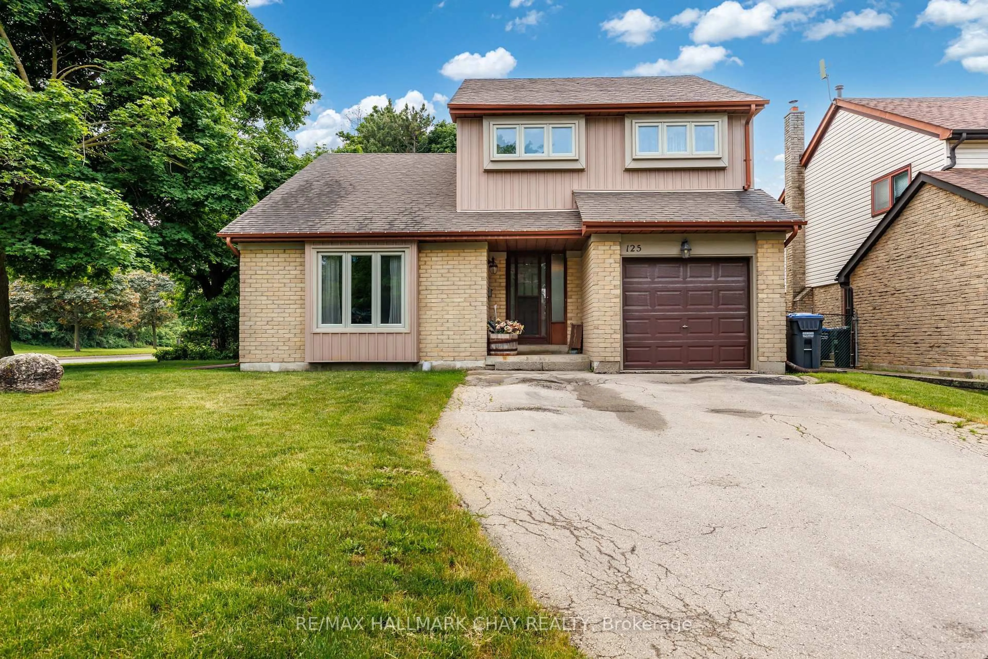 Home with brick exterior material, street for 125 Royal Palm Dr, Brampton Ontario L6Z 1P4