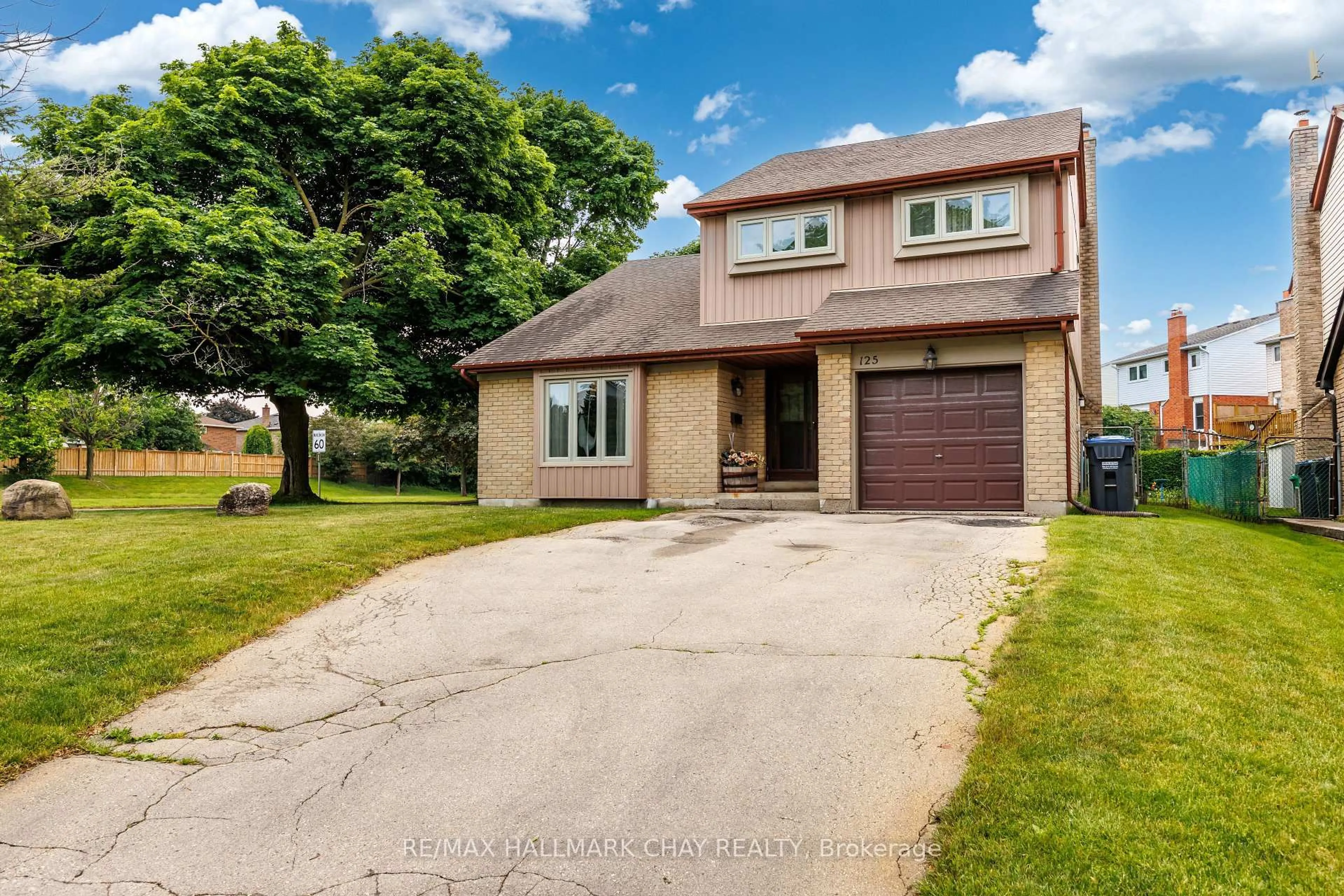 Home with brick exterior material, street for 125 Royal Palm Dr, Brampton Ontario L6Z 1P4