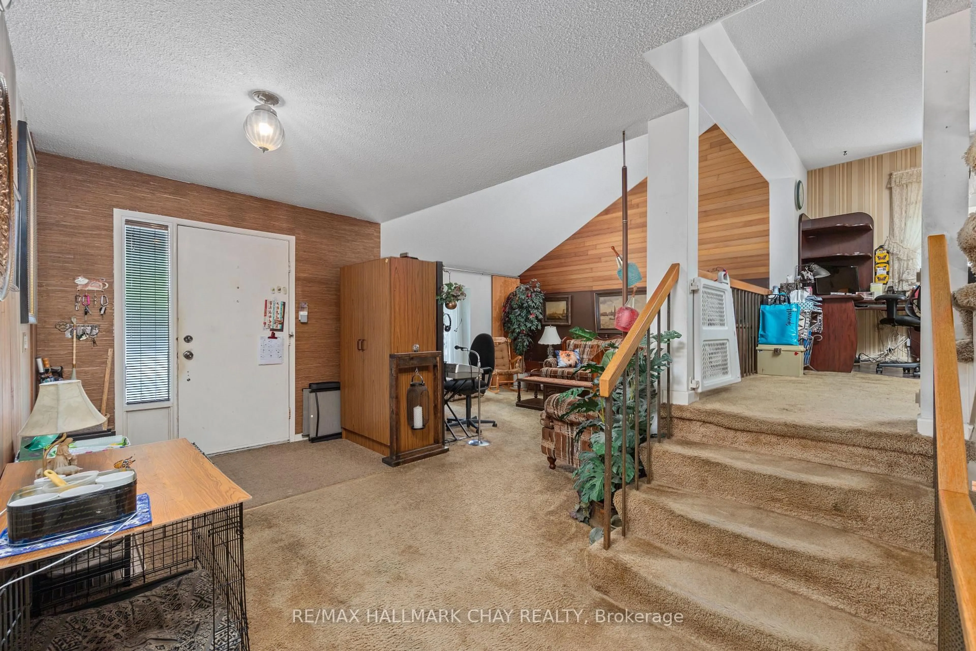 Indoor foyer for 125 Royal Palm Dr, Brampton Ontario L6Z 1P4