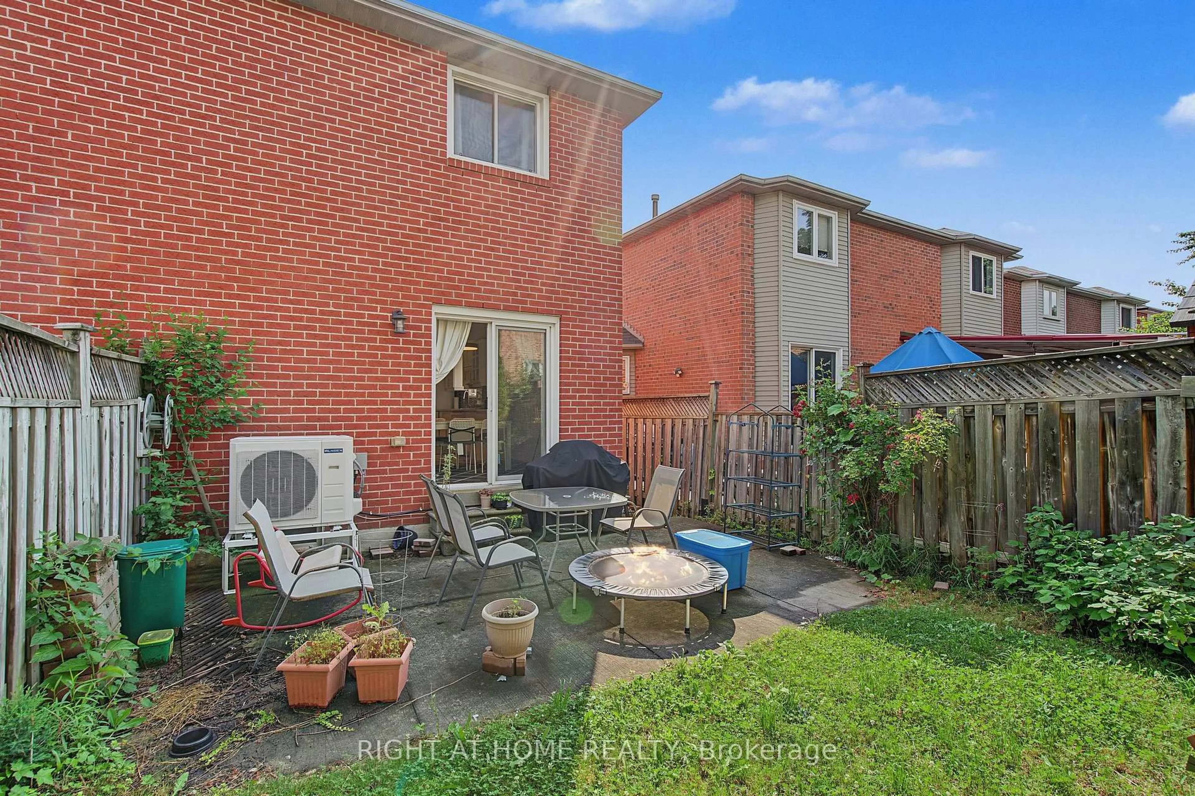 Patio, street for 5531 Whistler Cres, Mississauga Ontario L4Z 3R7
