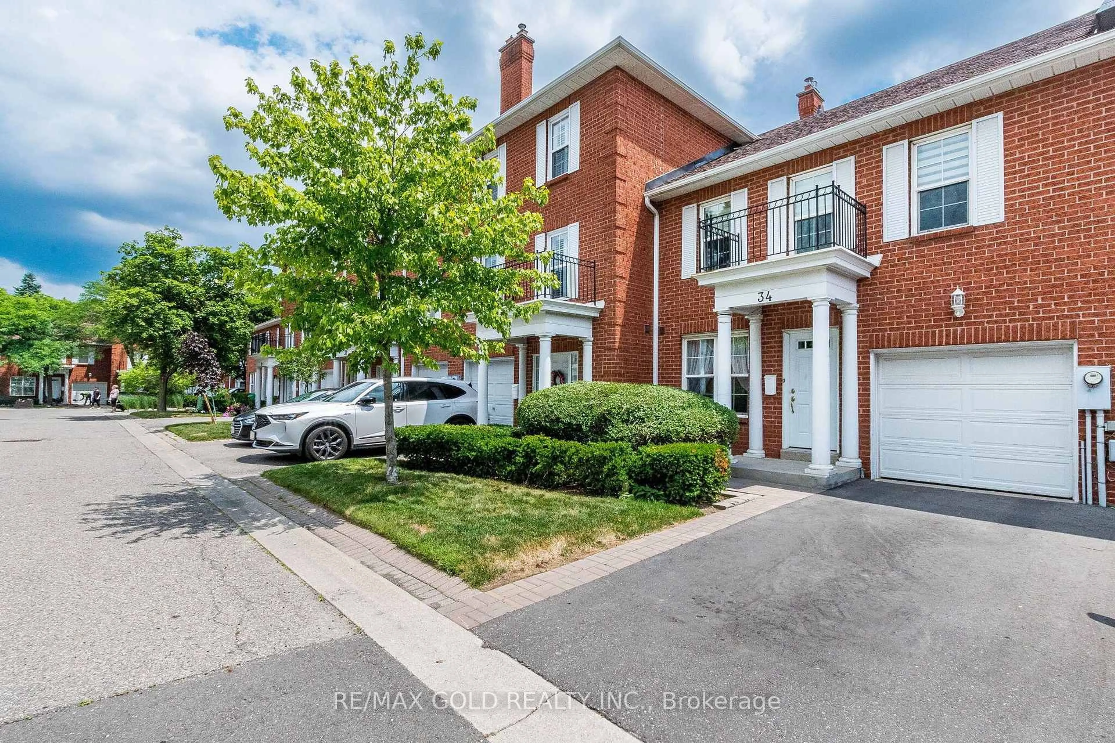 Home with brick exterior material, street for 34 Stornwood Crt #34, Brampton Ontario L6W 4H8