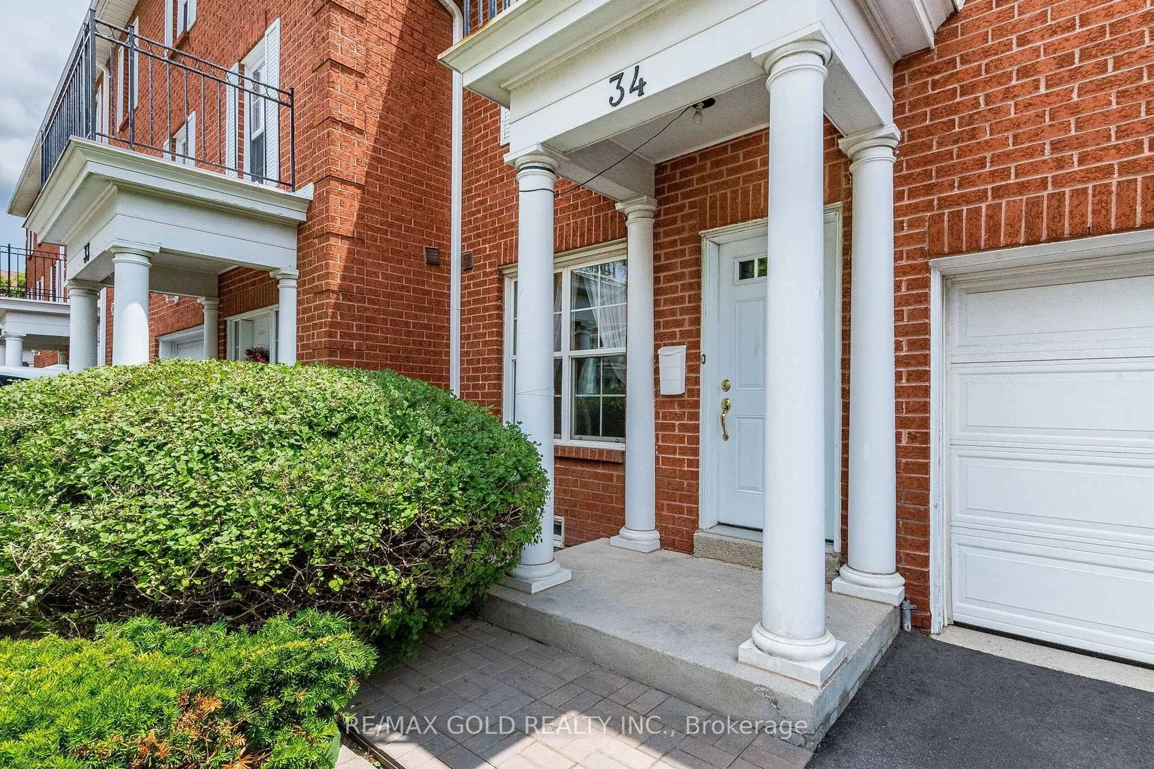 Indoor entryway for 34 Stornwood Crt #34, Brampton Ontario L6W 4H8