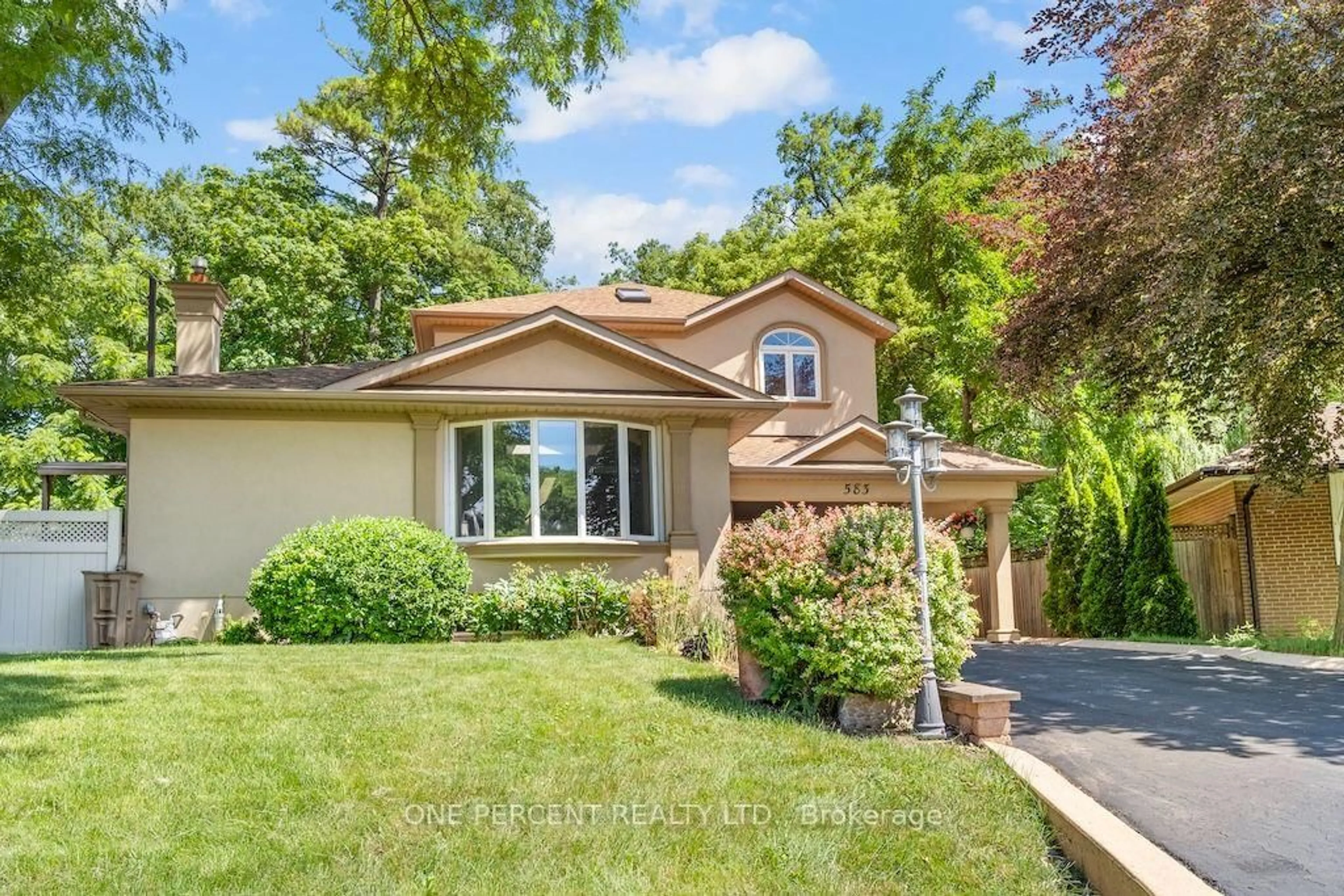 Home with vinyl exterior material, street for 583 Stephens Cres, Oakville Ontario L6K 1Y2