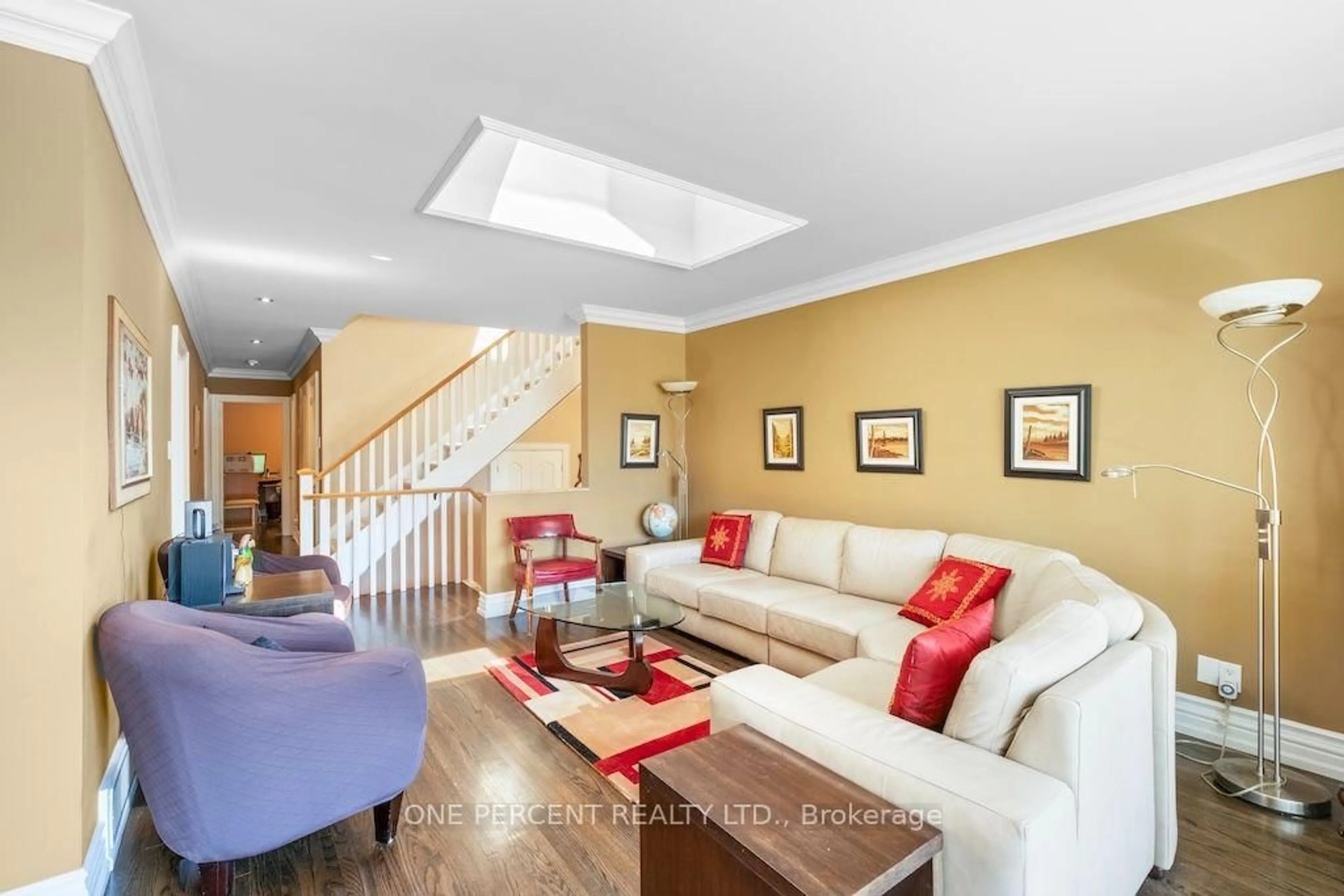 Living room with furniture, unknown for 583 Stephens Cres, Oakville Ontario L6K 1Y2