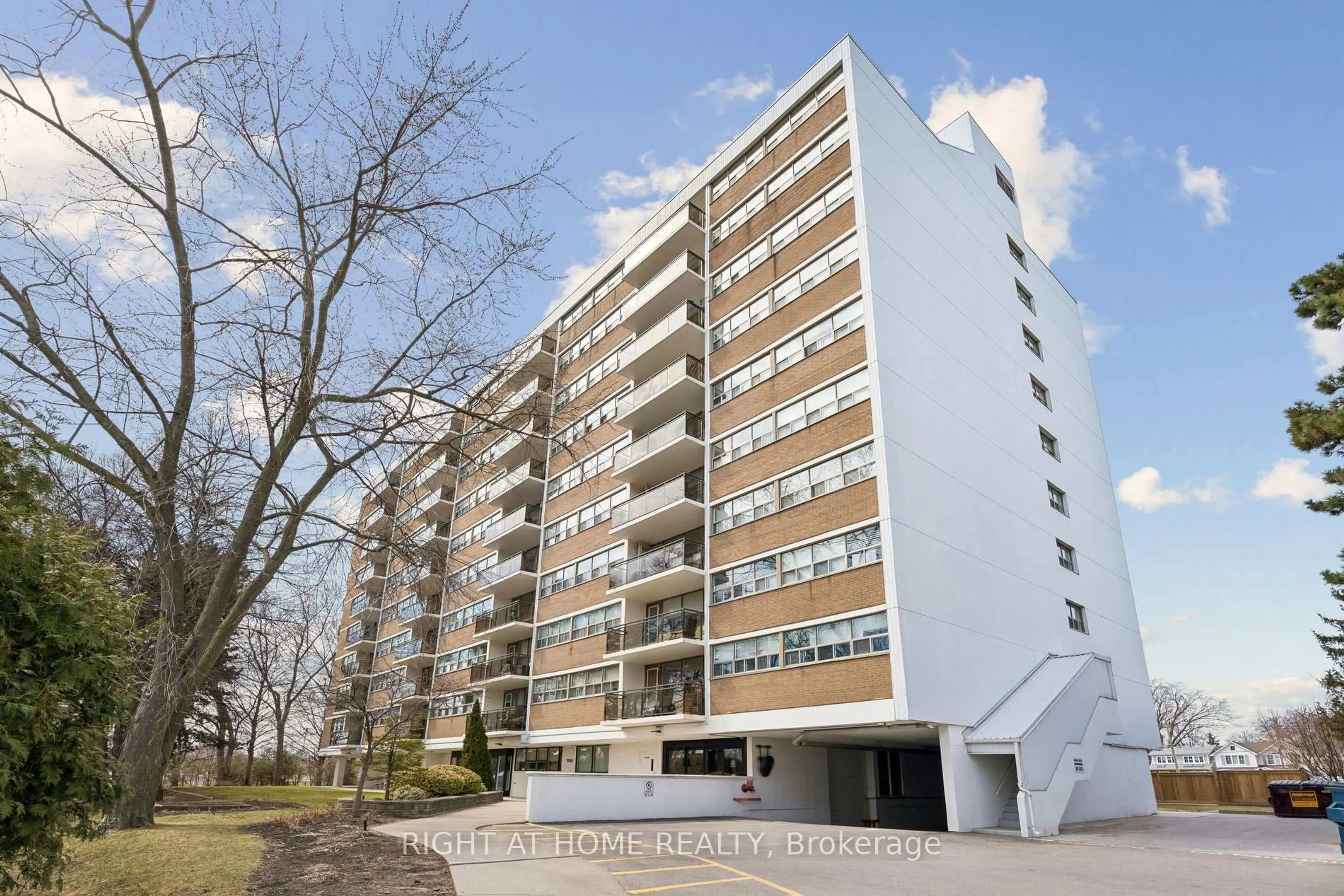 Unknown for 212 Kerr St #207, Oakville Ontario L6K 3B1