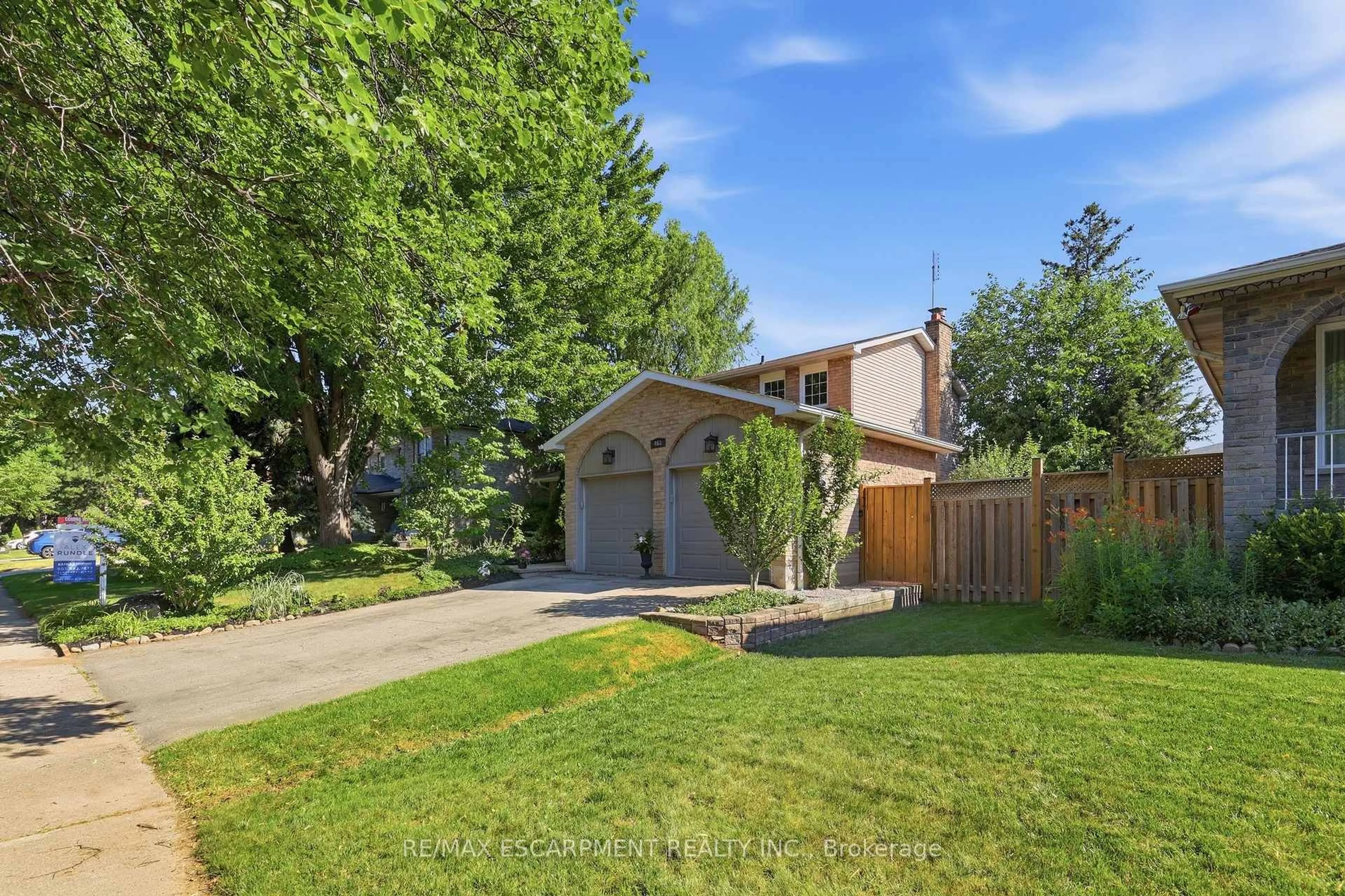 A pic from outside/outdoor area/front of a property/back of a property/a pic from drone, street for 463 Gowland Cres, Milton Ontario L9T 4G6