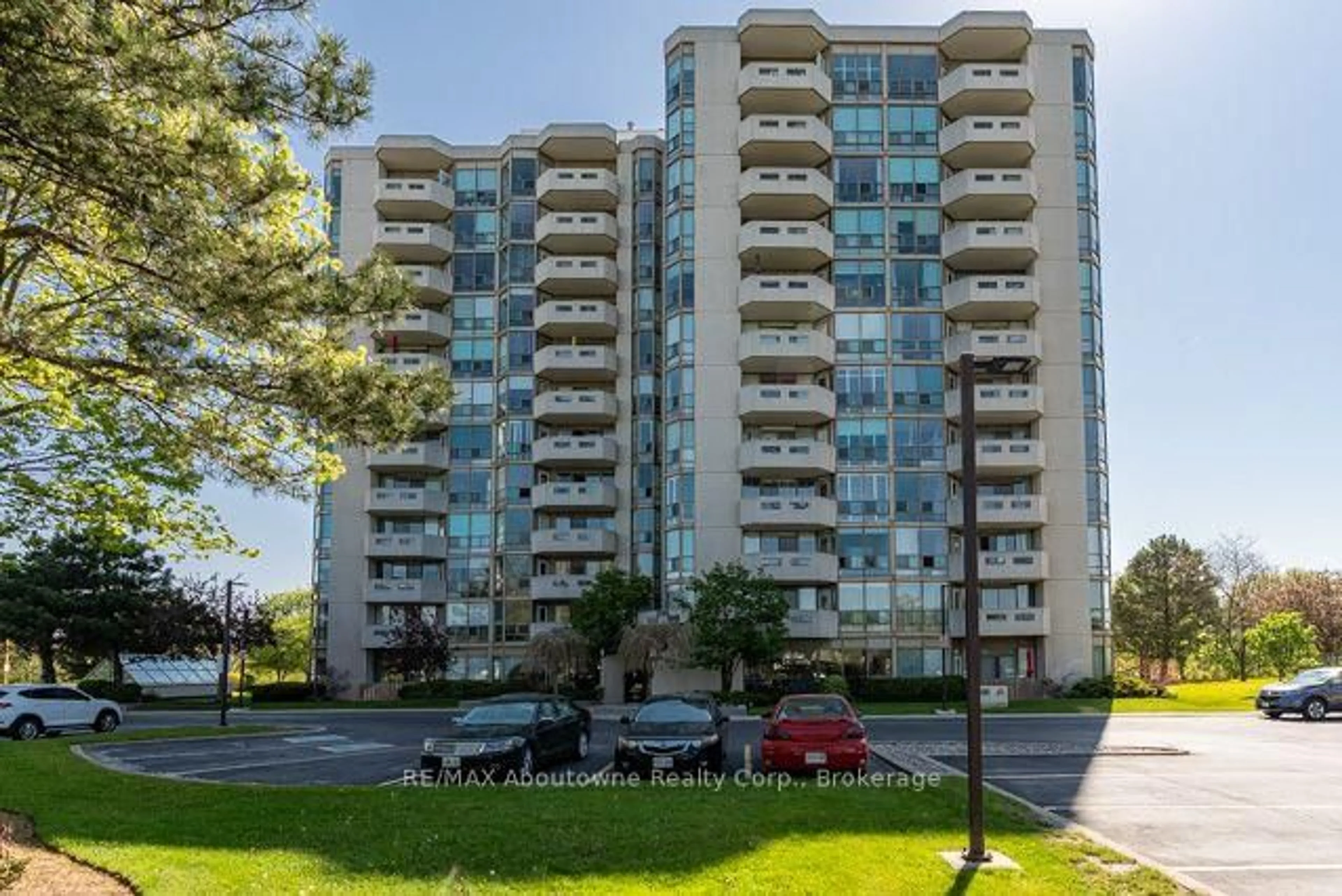 Patio, unknown for 5080 Pinedale Ave #1006, Burlington Ontario L7L 5V7