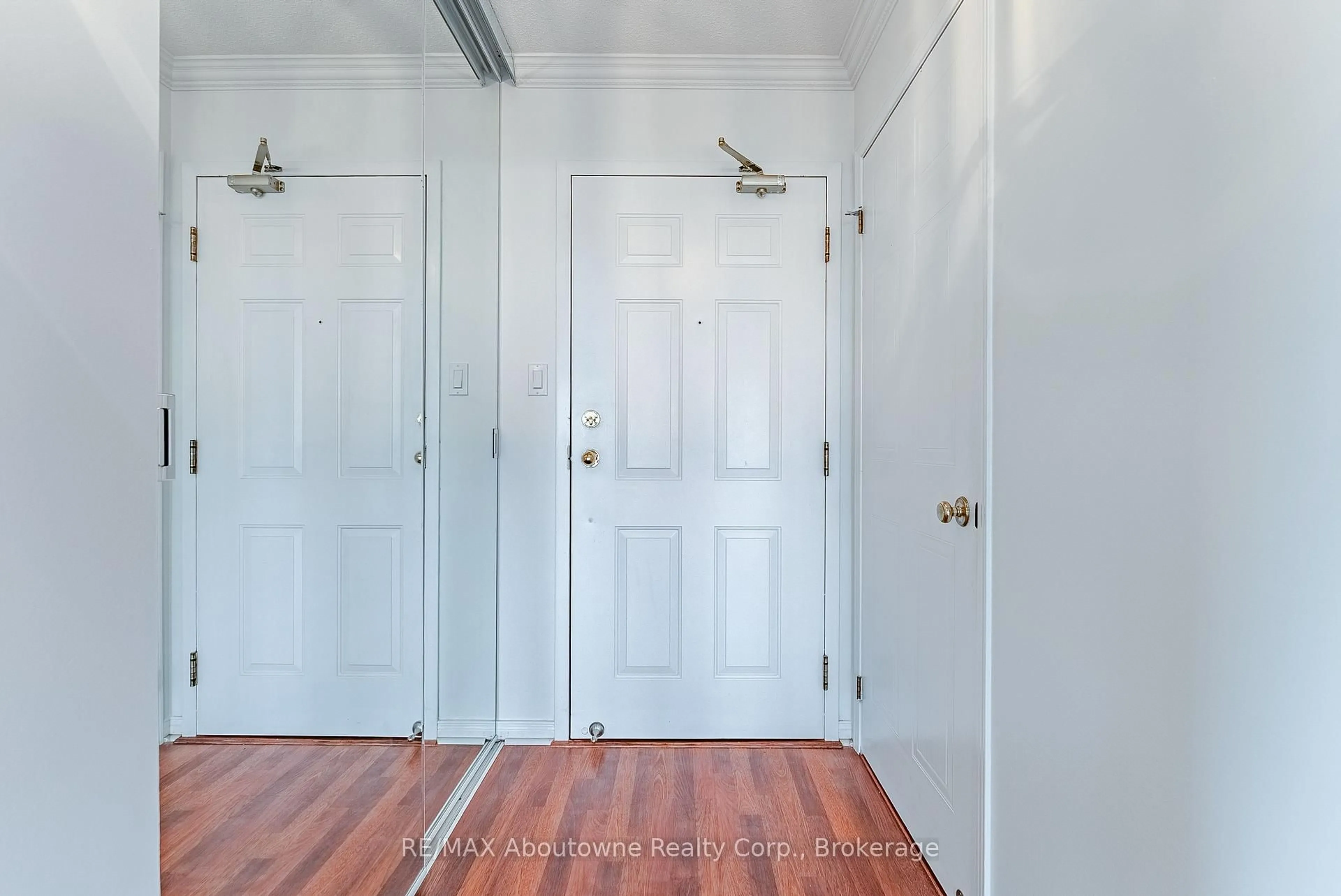 Unknown for 5080 Pinedale Ave #1006, Burlington Ontario L7L 5V7