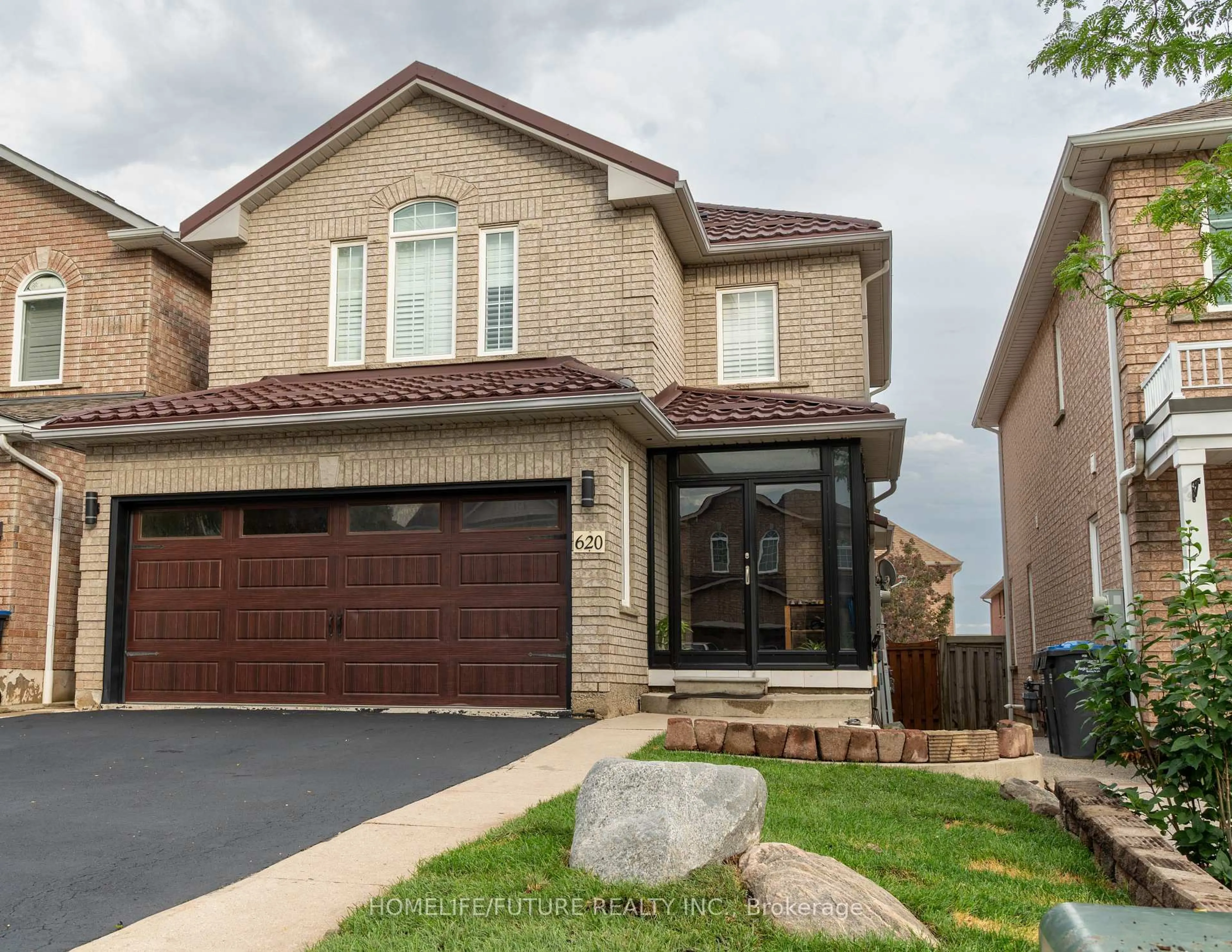 Home with brick exterior material, street for 620 Madame St, Mississauga Ontario L5W 1G6
