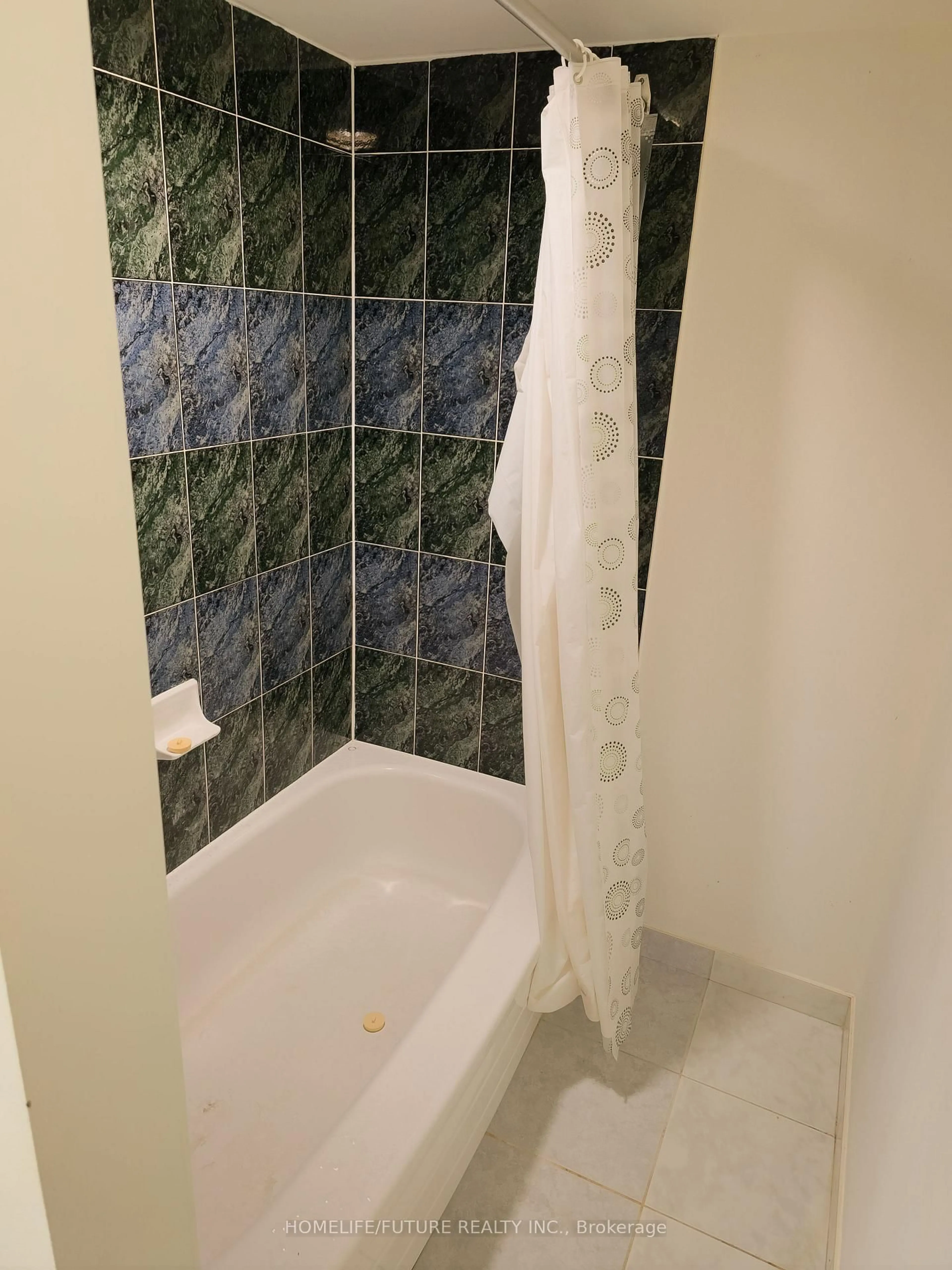 Contemporary bathroom, ceramic/tile floor for 620 Madame St, Mississauga Ontario L5W 1G6