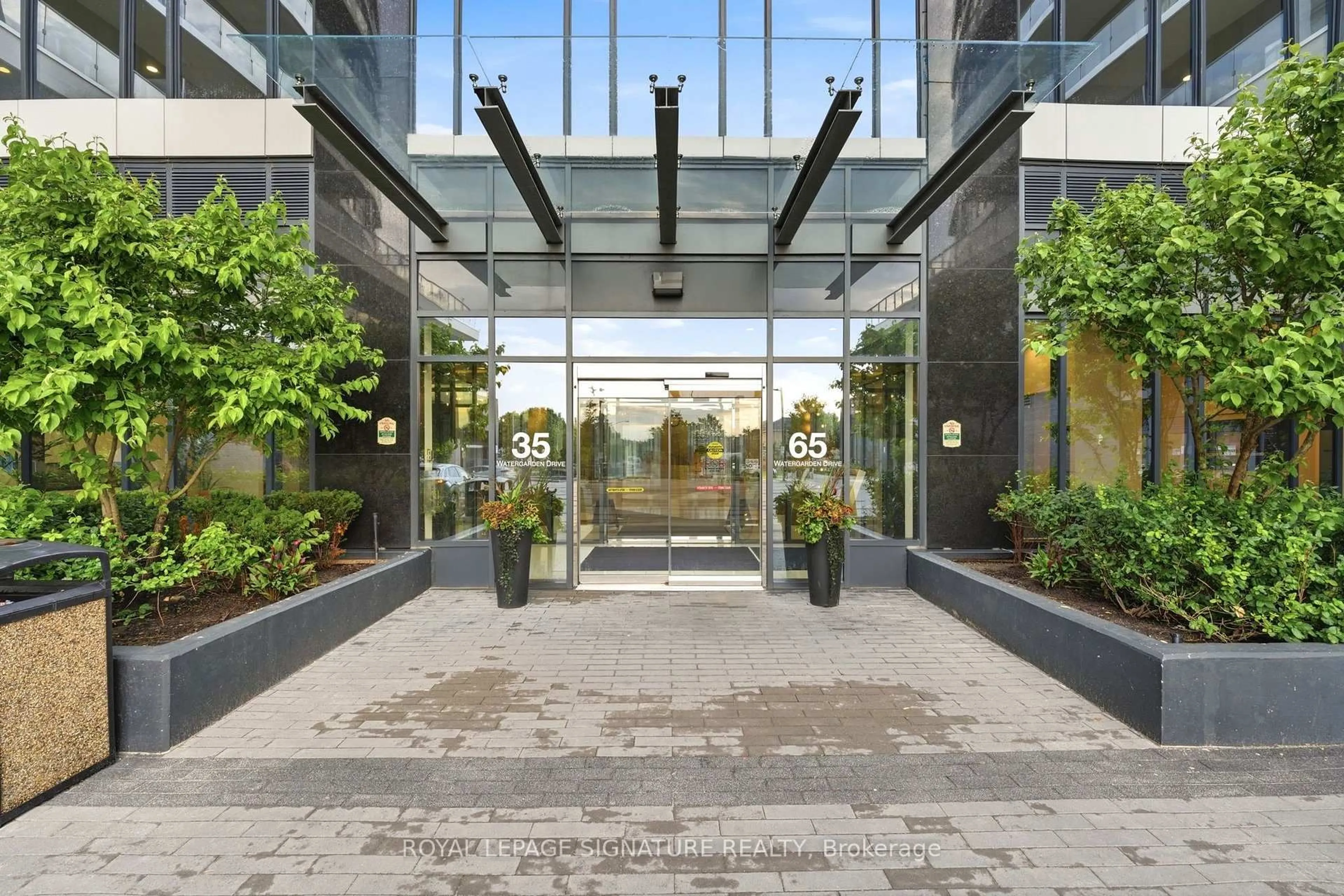 Indoor foyer for 65 Watergarden Dr #212, Mississauga Ontario L5R 0G8